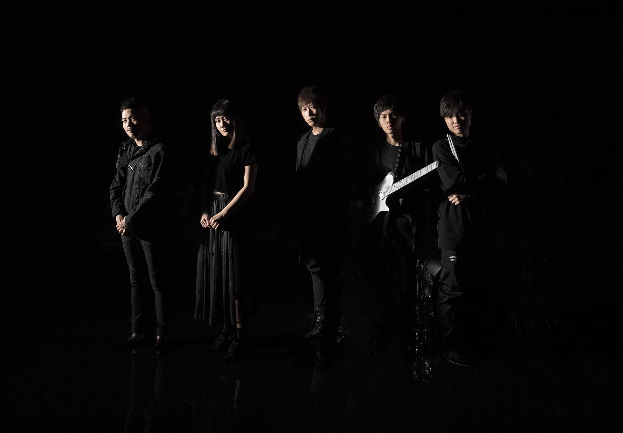 阿信參與2019《查無此人-小花計畫展》,獻出全新詮釋的單曲〈隱形的紀念〉。(相信音樂)