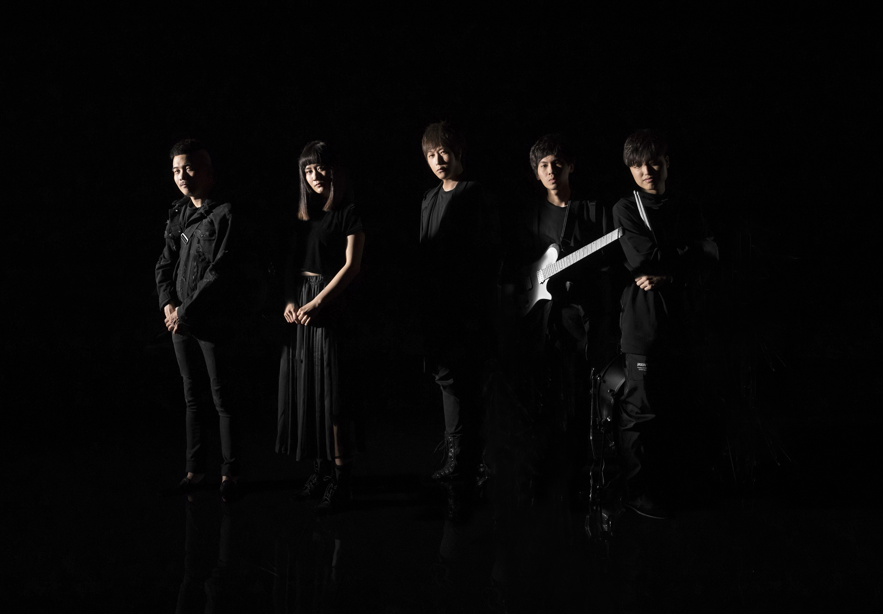 阿信參與2019《查無此人－小花計畫展》，獻出全新詮釋的單曲〈隱形的紀念〉。（相信音樂）