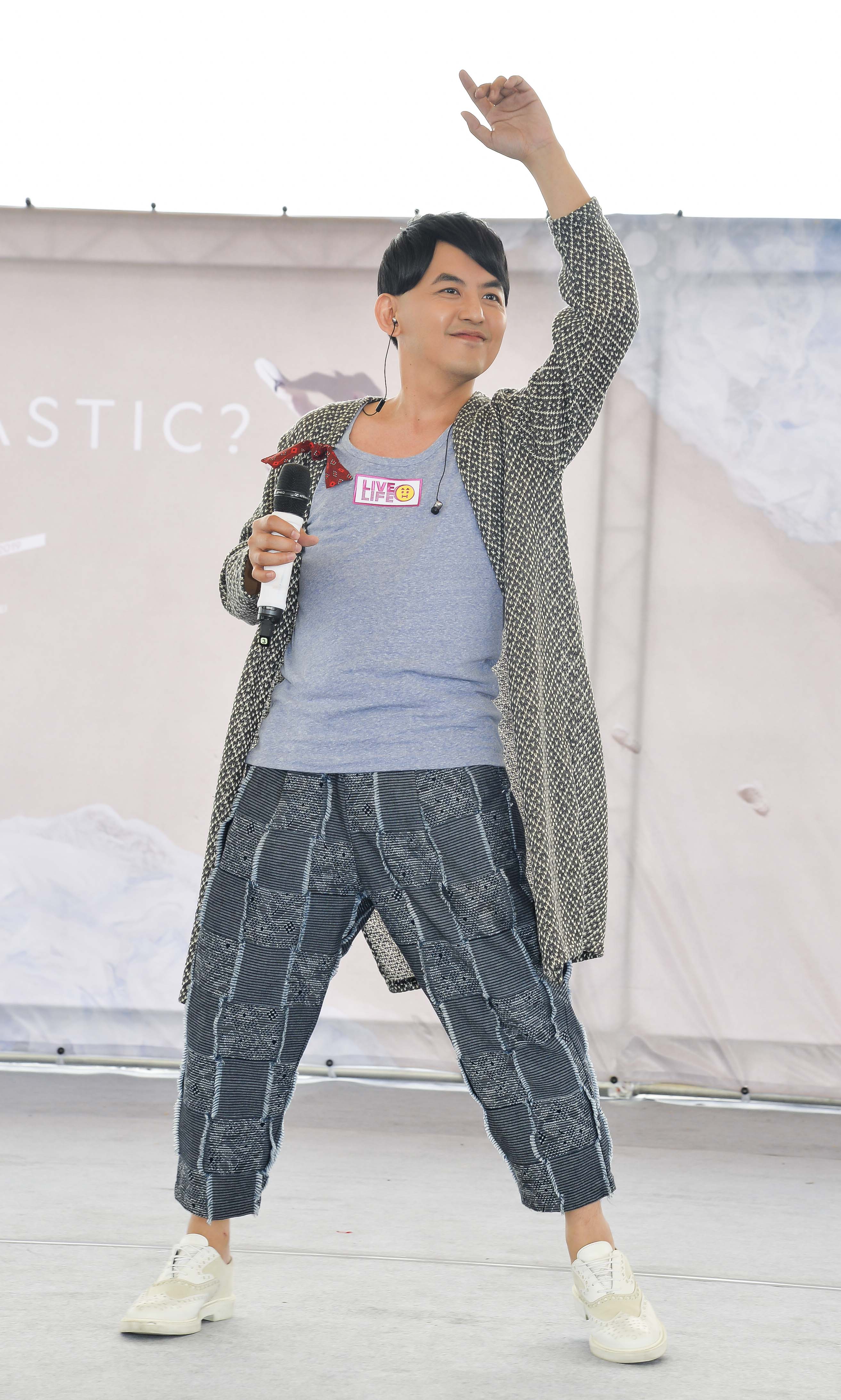 「樂壇資深新人」黃子佼也到場表演，替參賽者打氣。（國家地理提供）