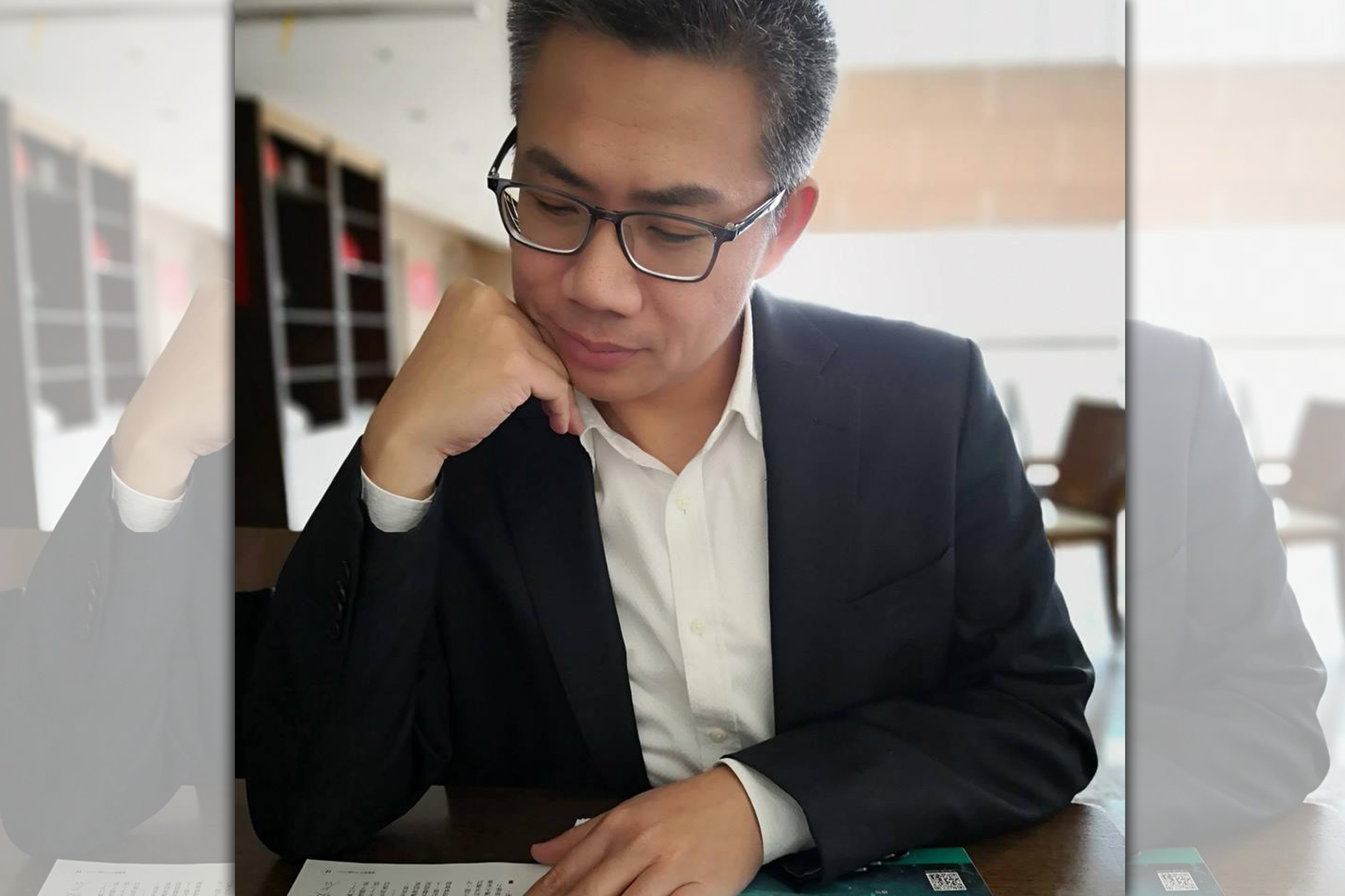 名嘴羅友志昨（28日）臉書上發文，力挺「陸配雙親失能可納入健保」，遭網友怒灌臉書。（翻攝自臉書：羅友志oo有事找友志）