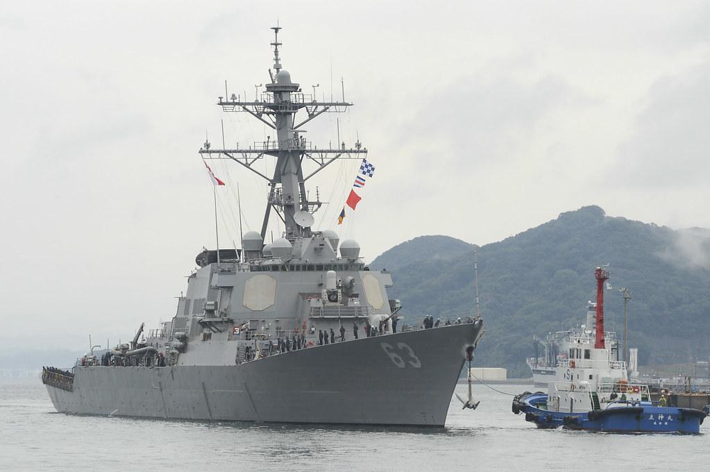 圖為28日行經台灣海峽的史塔森號驅逐艦(DDG-63)。(圖取自U.S. Pacific Fleet)