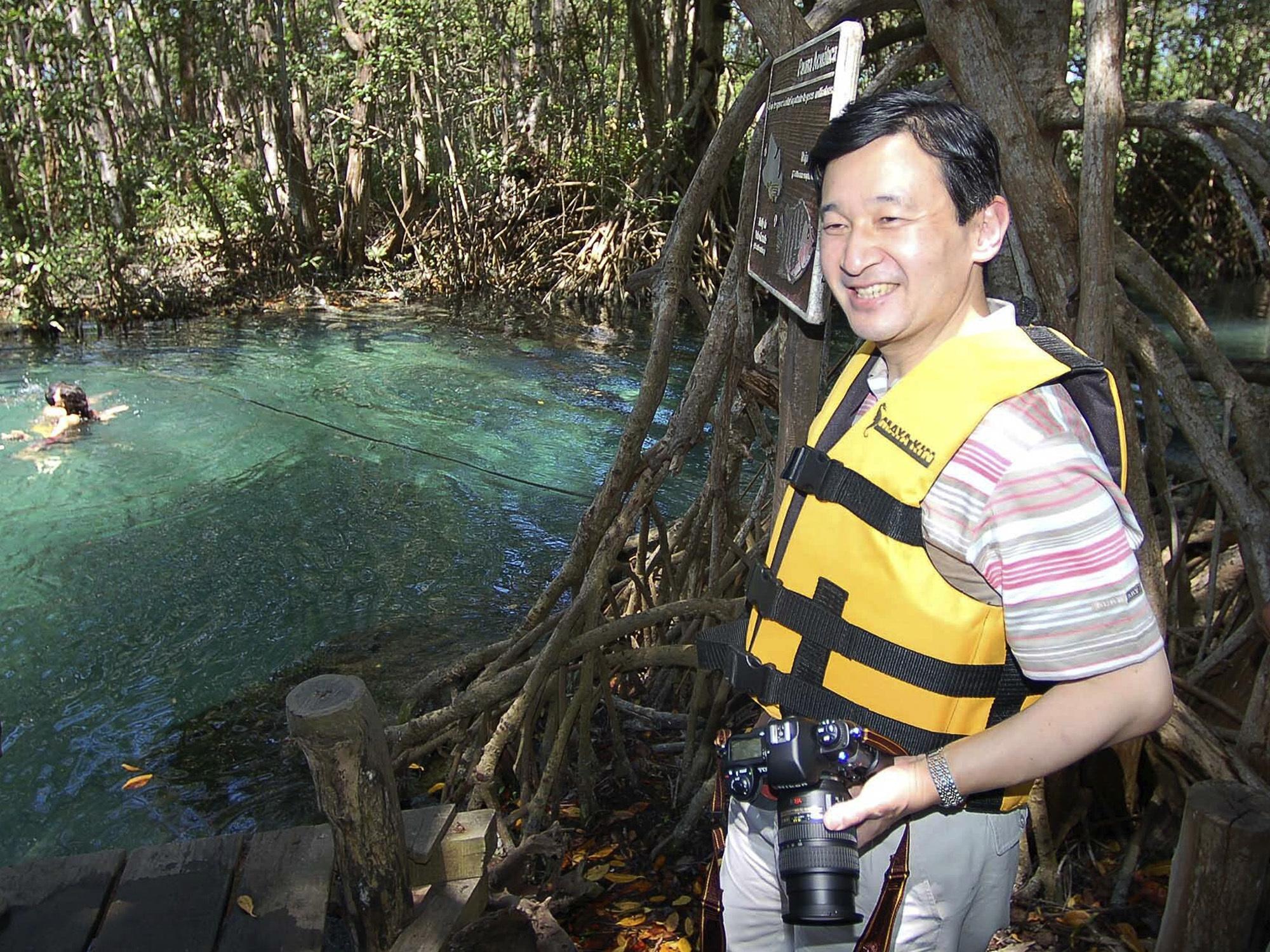 2006年3月,德仁參加墨西哥的世界水論壇,實地考察當地特有的陷落洞穴(cenote)。(東方IC)