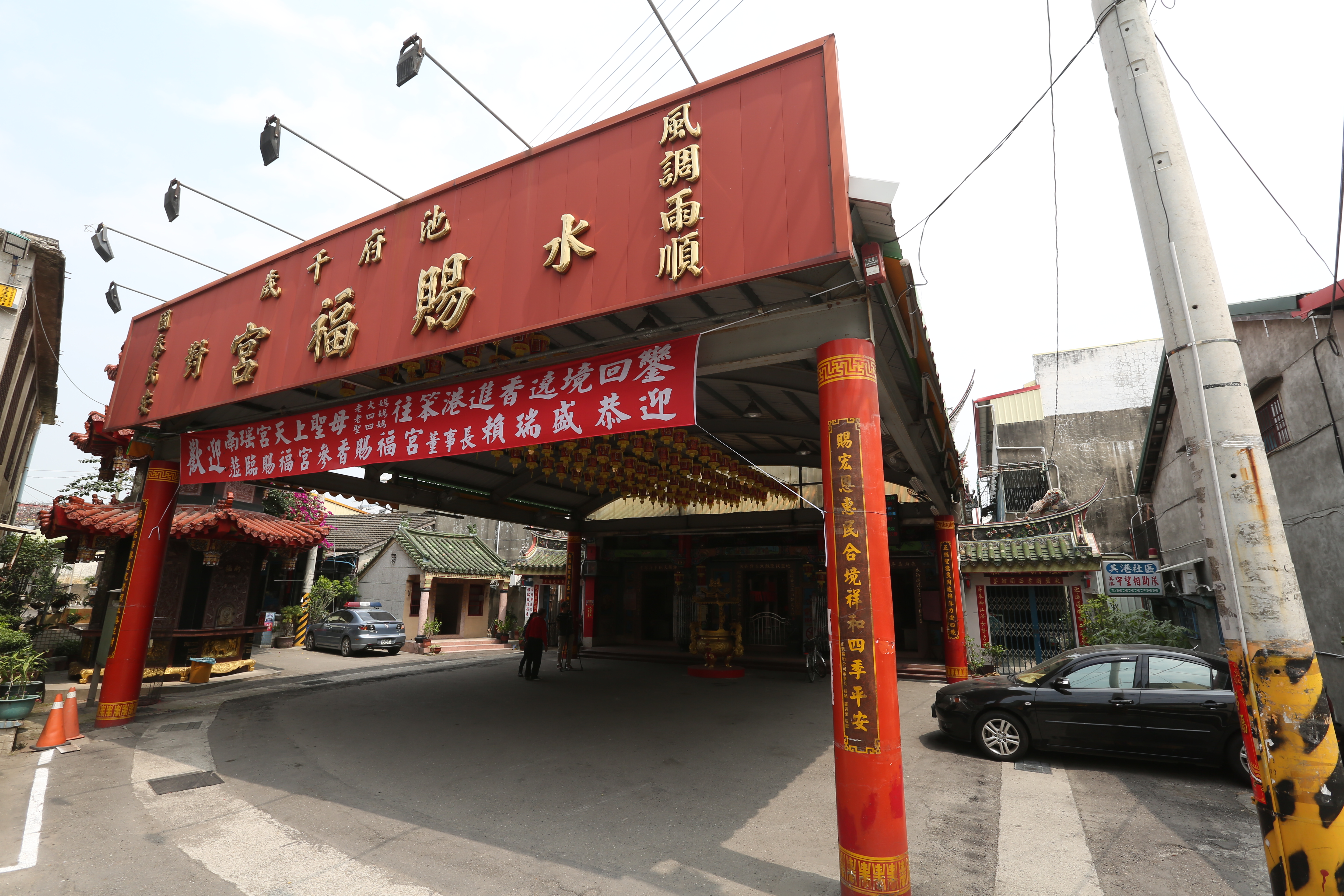 羅結事業成功，平常也熱心公益，像住家附近的賜福宮每年都獲得捐助。