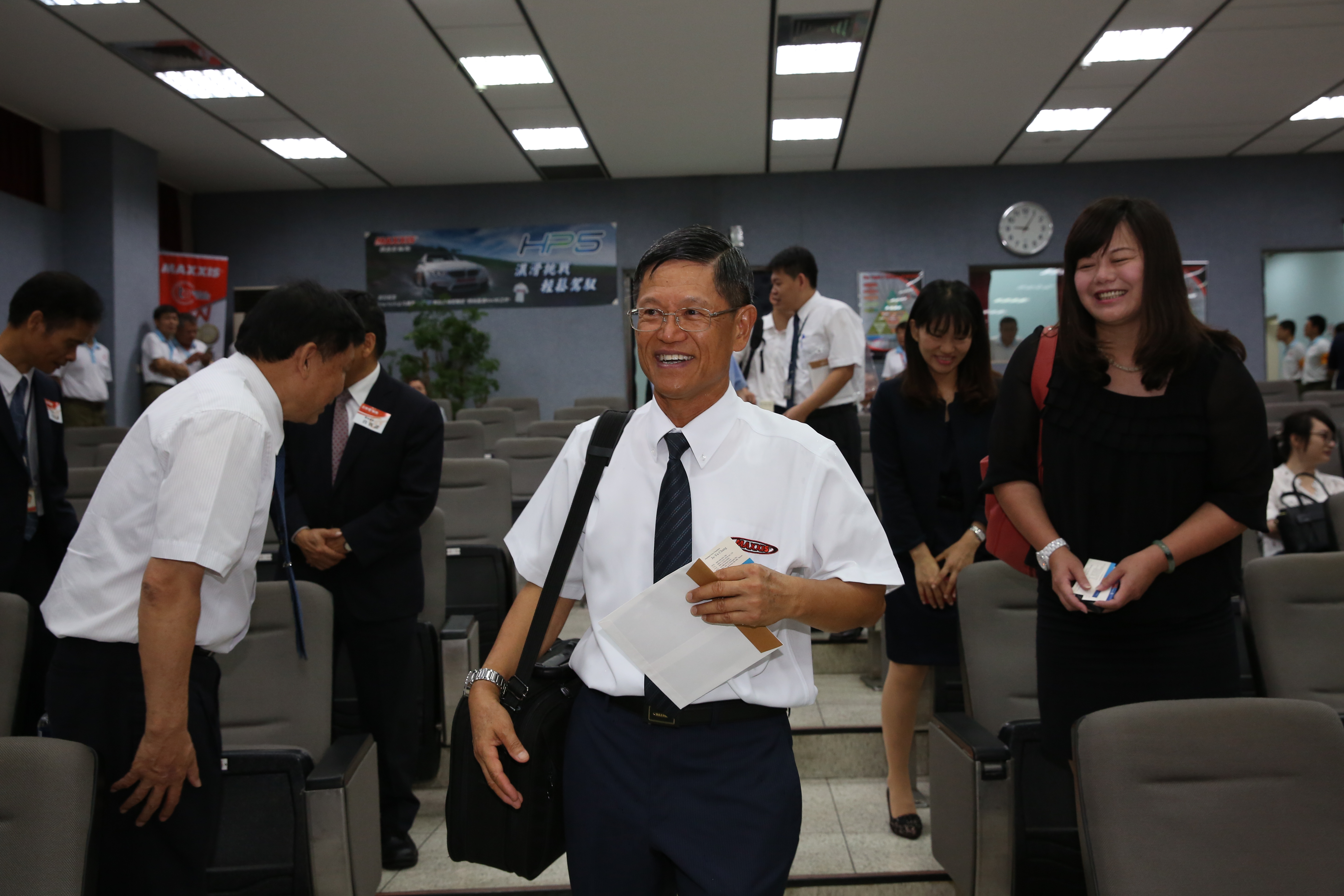 輪胎大王羅結辭世，目前正新由羅才仁（前）掌舵。