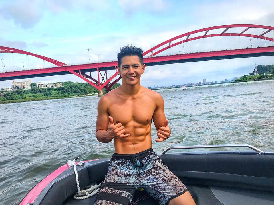 熱愛運動的祖雄特別回台考潛水證照。（星浪娛樂）