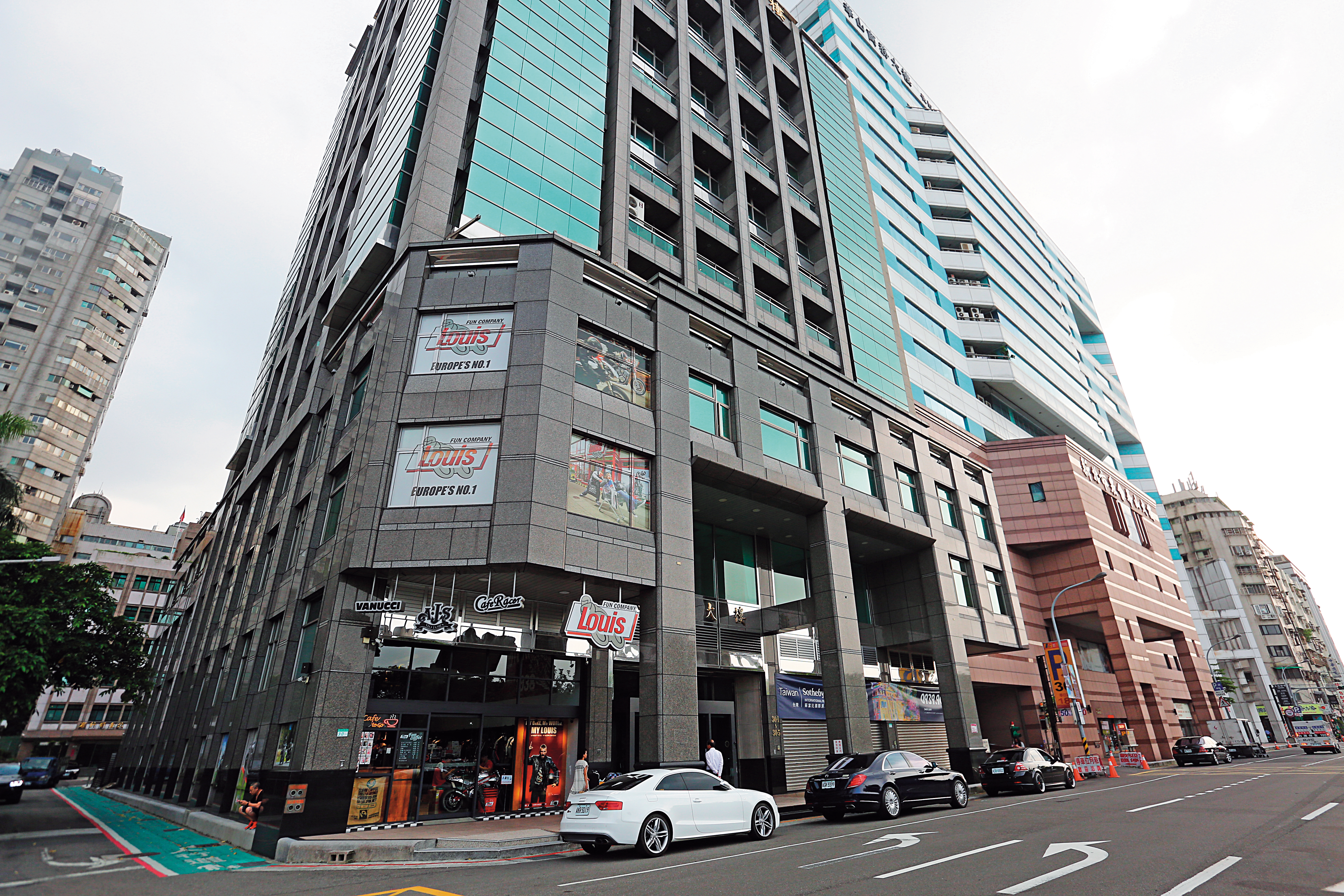位於北平東路上、民進黨中央黨部旁的「匯泰大樓」，小英競選辦公室已正式運作。