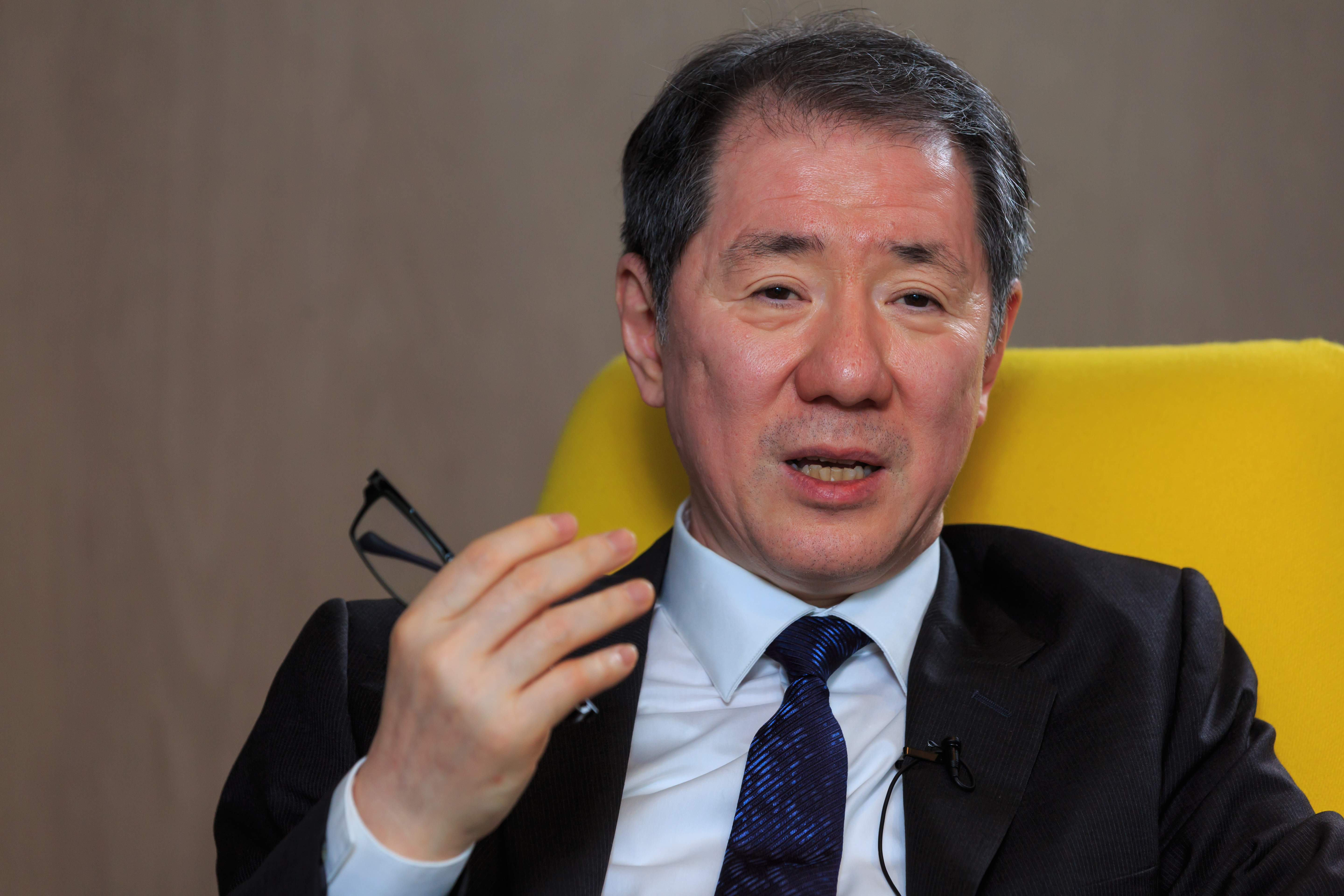 于品海自爆聽到出價多出對手100億時差點拍桌，後發現是個美麗的誤會。