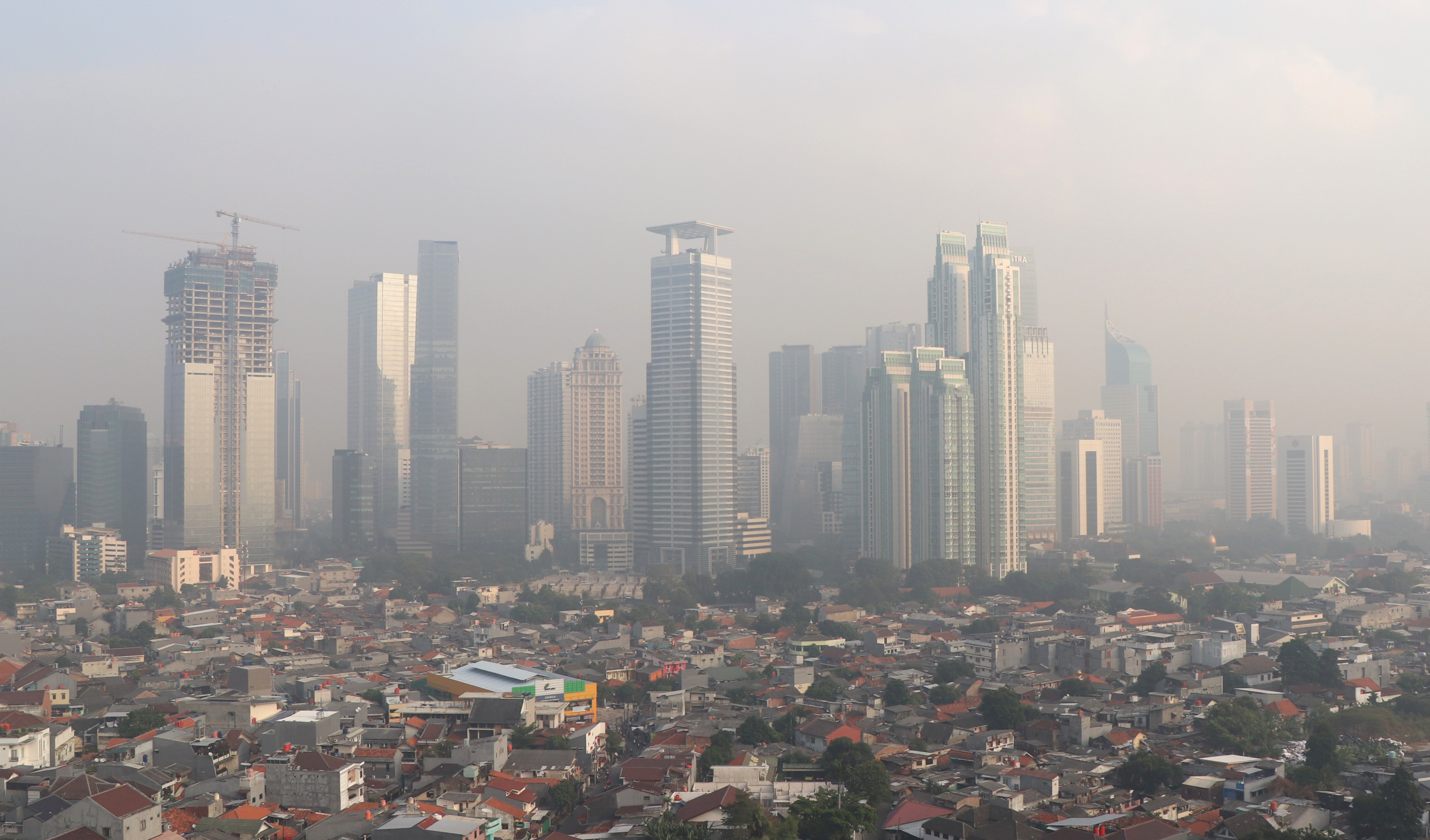 印尼首都雅加達因人口過多，又地層下陷嚴重被預測2030年將沉沒，總統佐科威為解決問題，決定遷都。（東方IC）