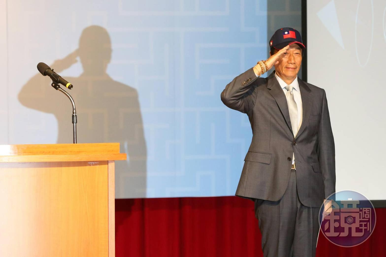 鴻海集團董事長郭台銘今出席馬英九基金會舉辦的重振台灣競爭力會議,擔任專題演講嘉賓。