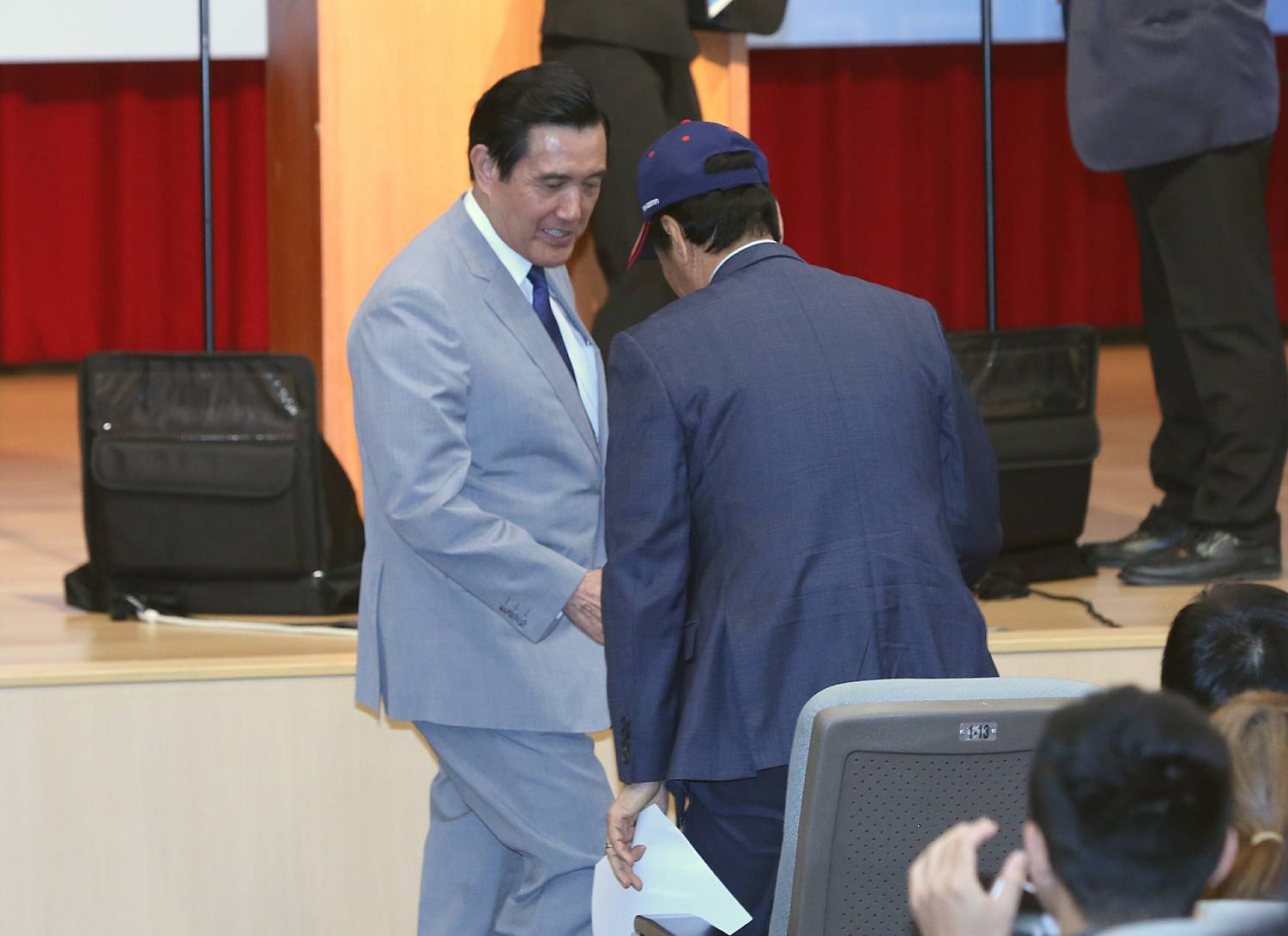 鴻海集團董事長郭台銘今出席馬英九基金會舉辦的重振台灣競爭力會議，擔任專題演講嘉賓。