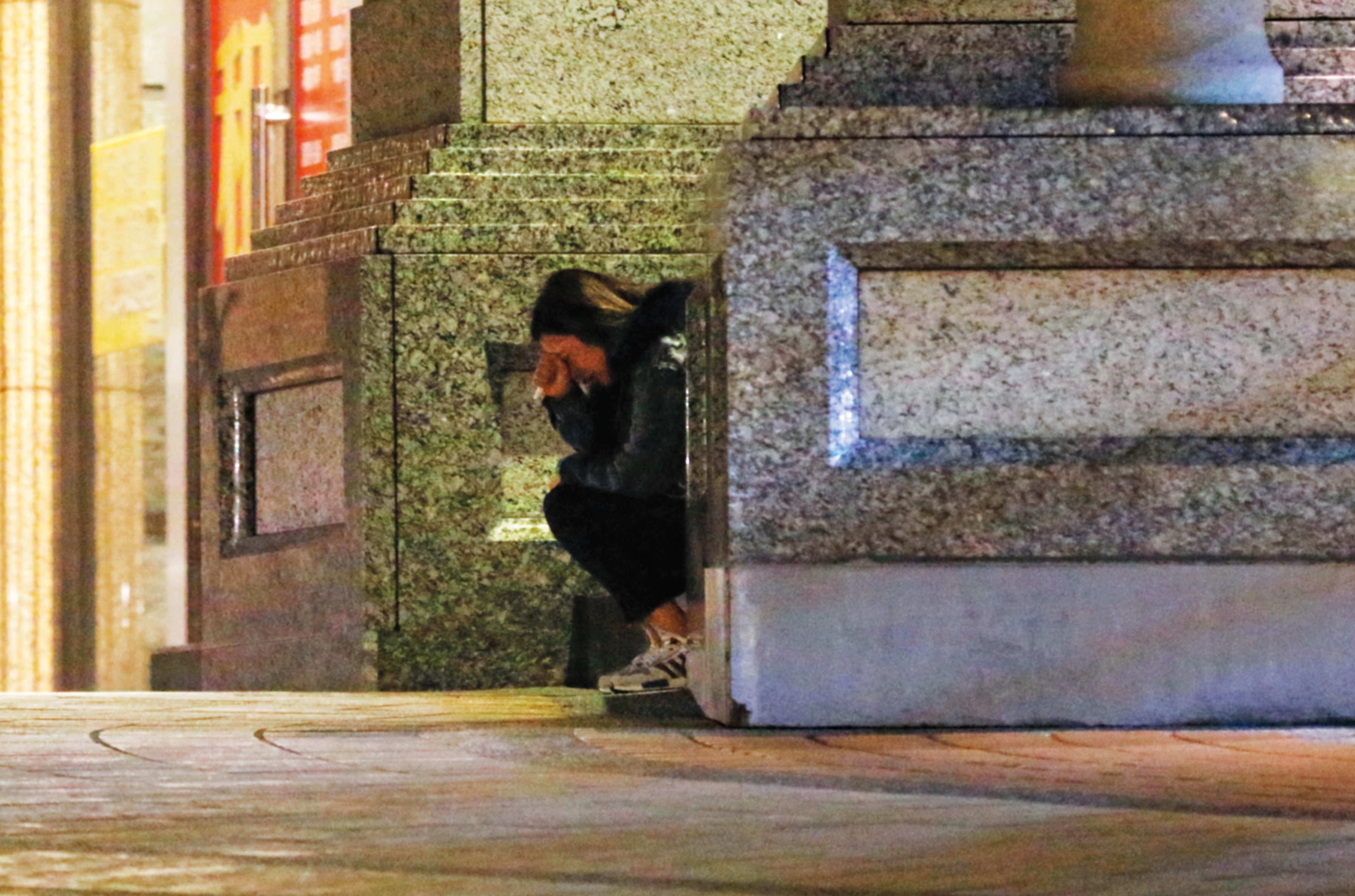 今年2月底，Vivian和劉至翰一同出席友人聚餐後，在自家門口痛哭10分鐘。