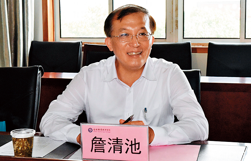 吳姓台商在中國大陸與蔣孝嚴、詹清池（圖）碰面時，2人都給了吳名片，蔣還表示會請詹盡力幫吳解決問題。