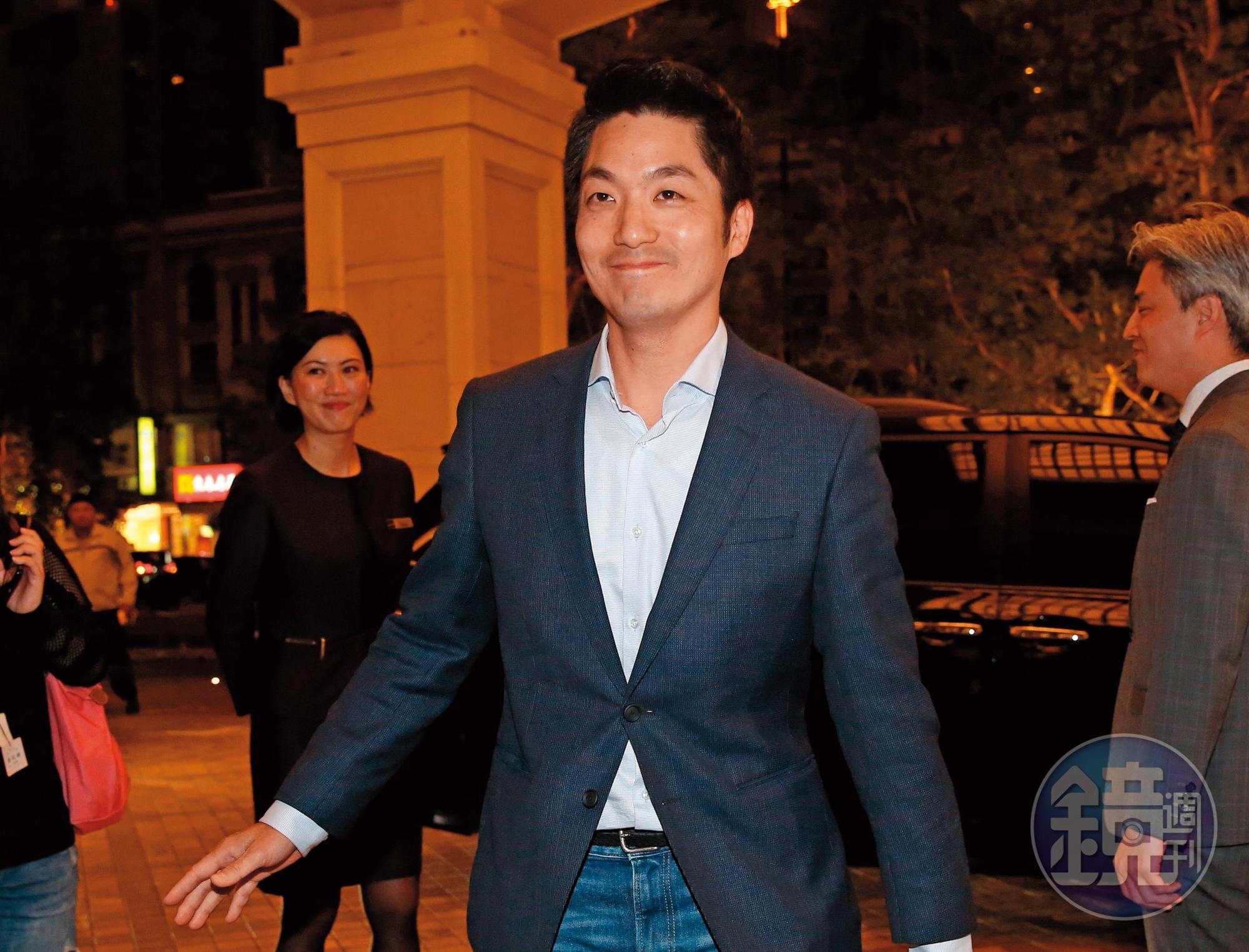 2017年,蔣萬安傳出可能參選台北市長,與父親蔣孝嚴替台商喬事的時間點重疊。