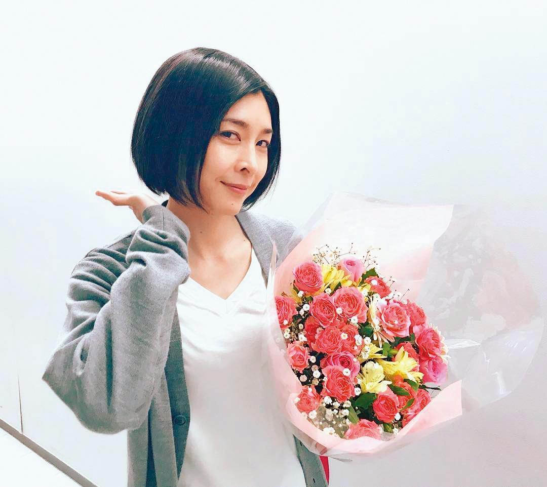 竹內結子因老公偷吃,離婚後片酬扶搖直上。(翻攝竹內結子IG)