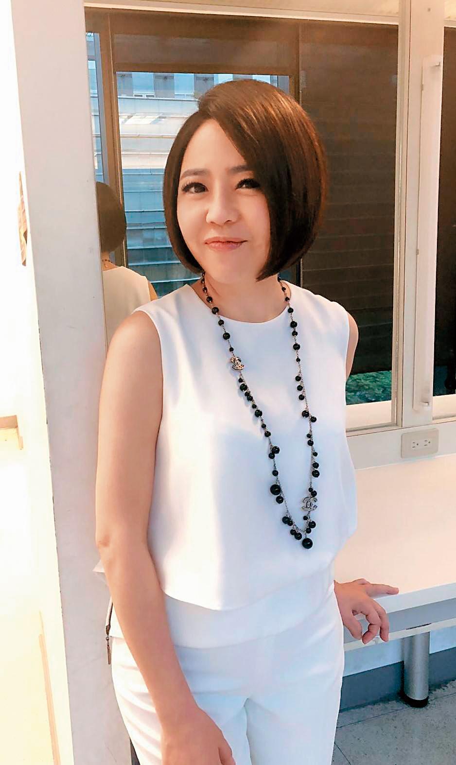 于美人失婚後各種節目邀約不斷。(翻攝于美人臉書)
