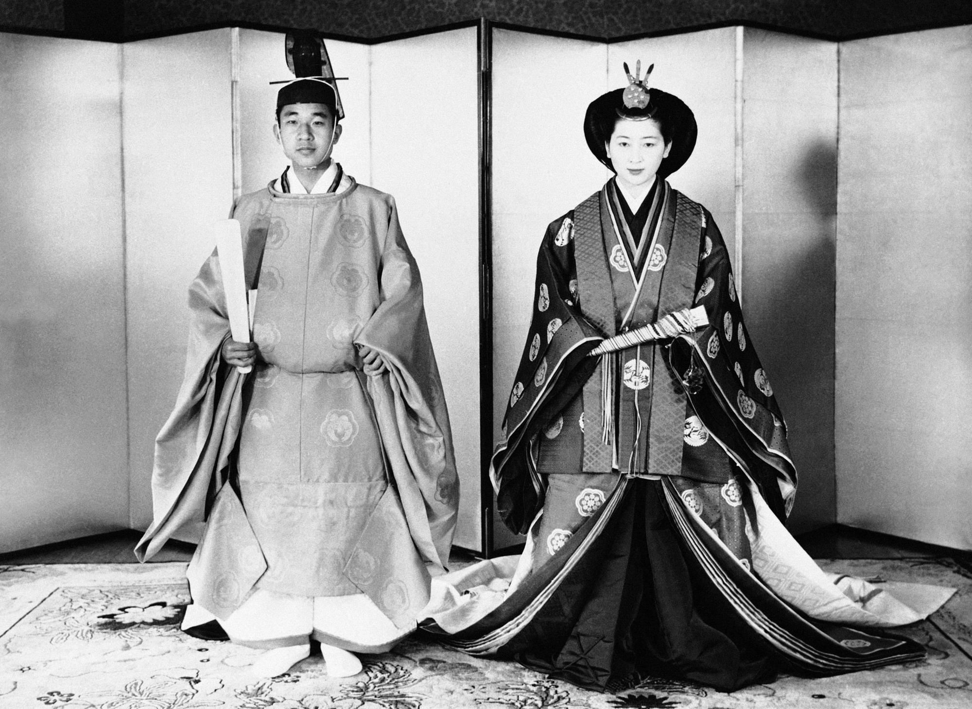 1959年4月10日，明仁迎娶平民出生的正田美智子。（東方IC）
