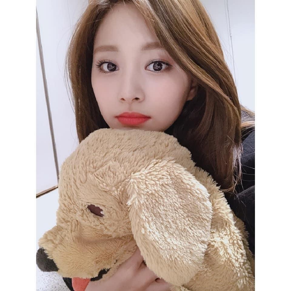 子瑜最近越發顯現性感之美。(翻攝twicetagram IG)