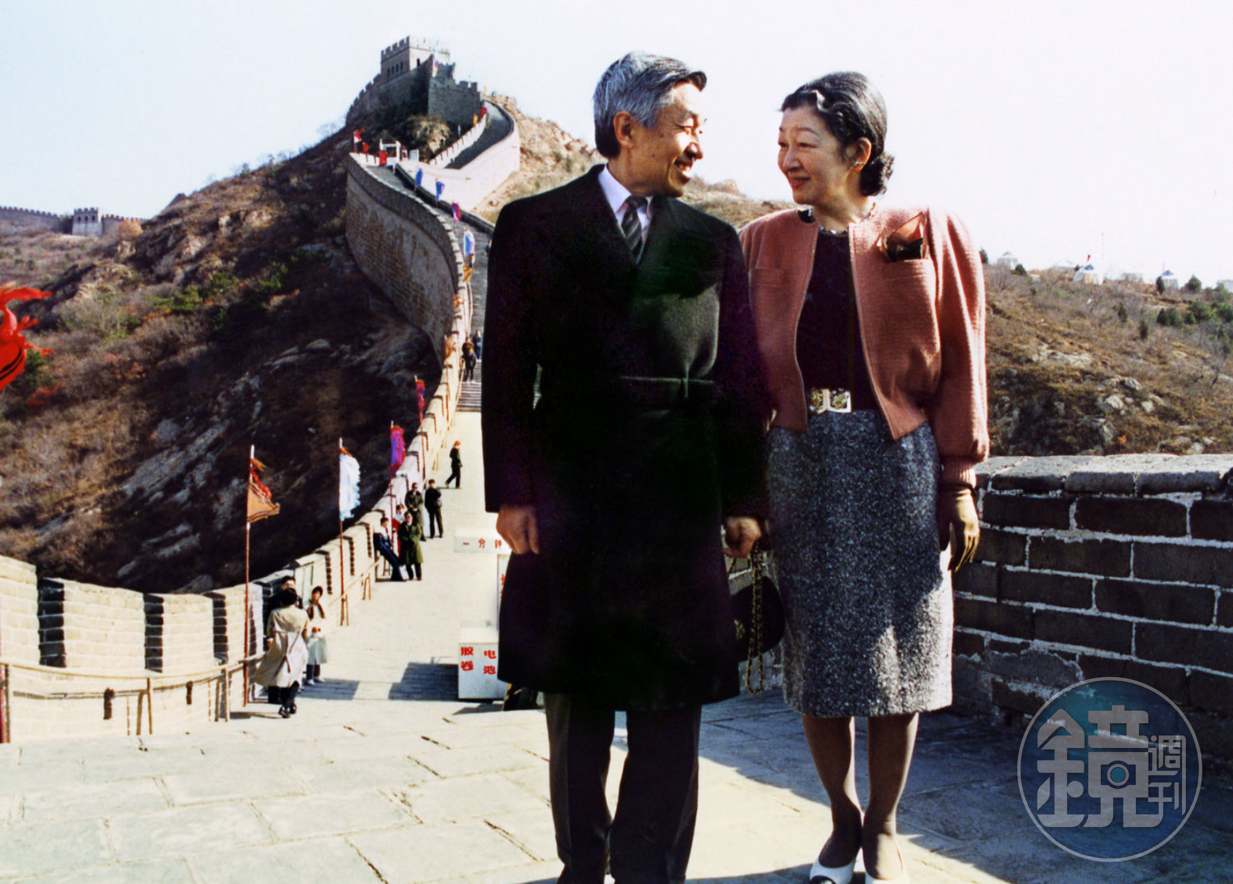 明仁天皇夫婦1992年訪問中國，參觀長城。（達志影像）