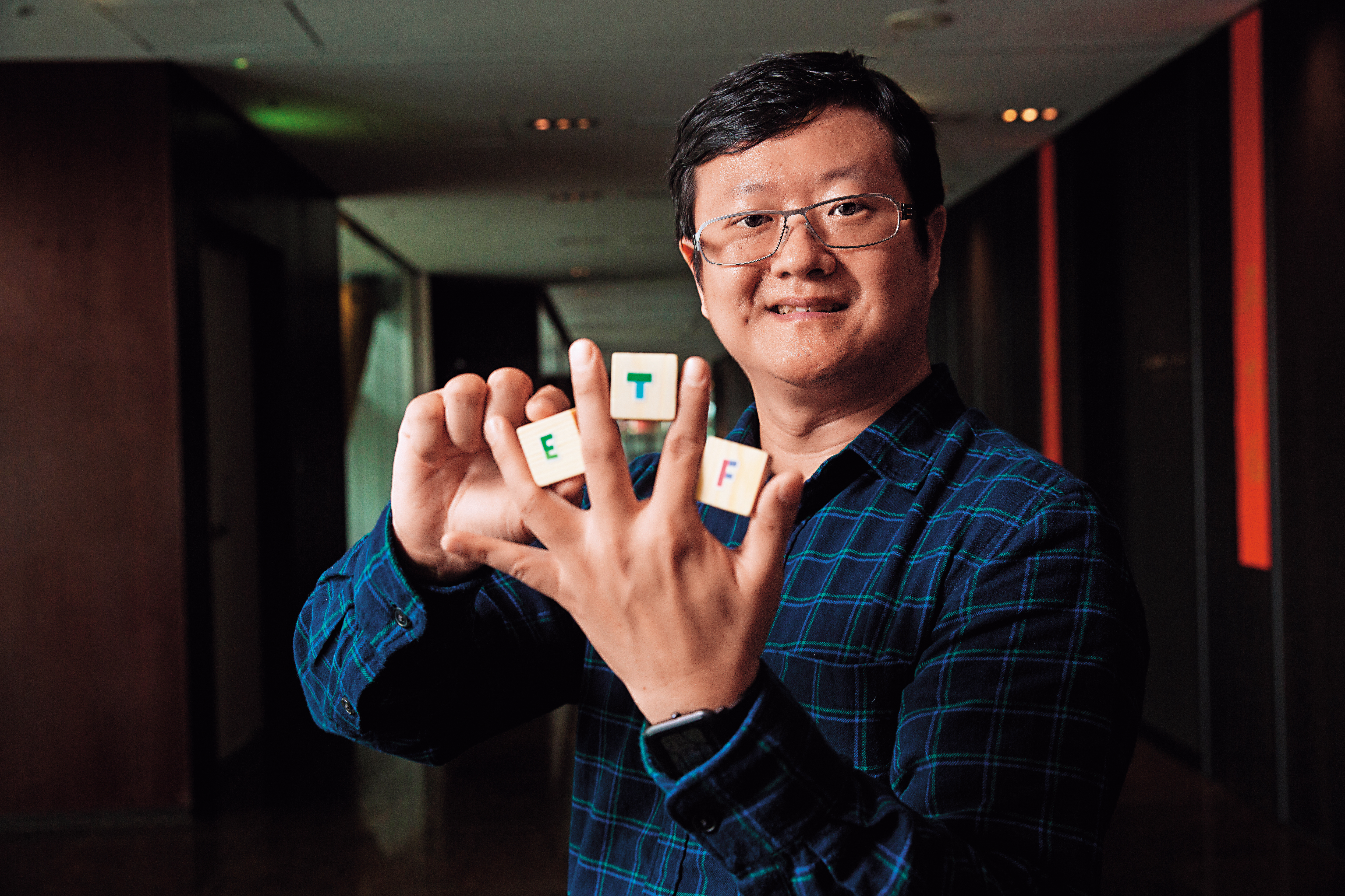 李柏鋒透過4檔股票型ETF，將全球市場一網打盡，10年賺3倍。