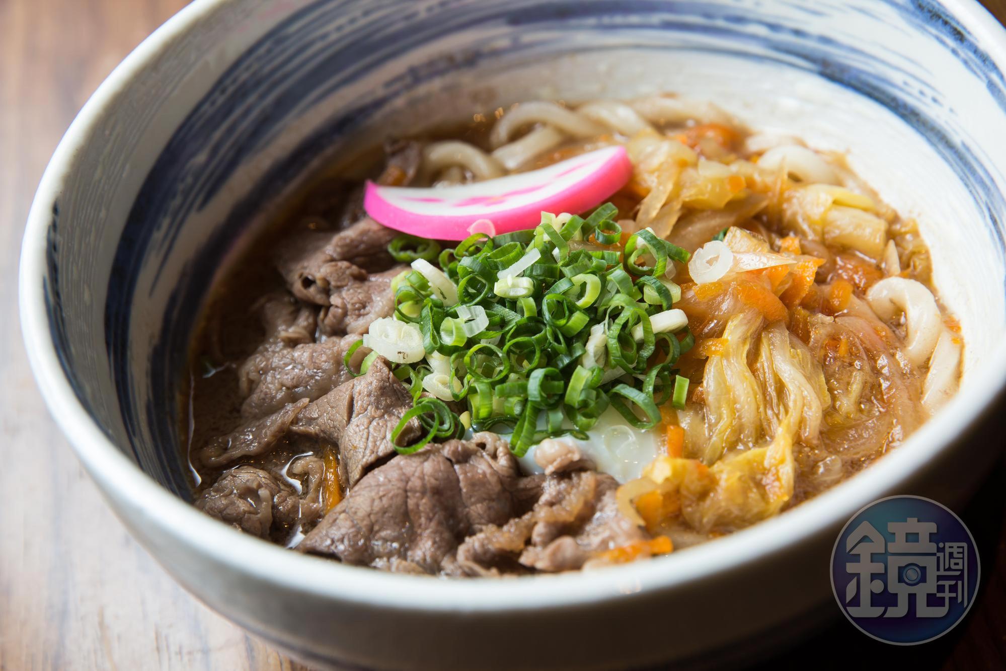 「初心菓寮」用餐區除了甜品外，也有牛肉壽喜燒烏龍麵等鹹食餐點。（230/份）