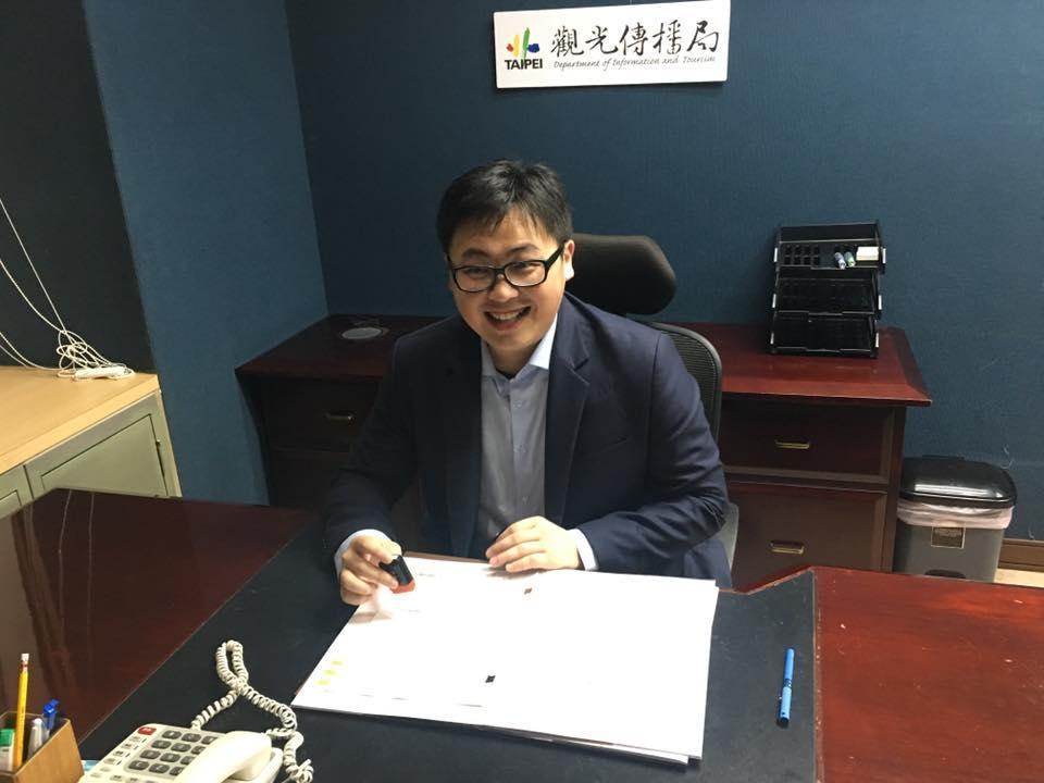 北市副現任發言人由觀傳局長劉奕霆兼任,未來找到新任發言人後,劉將專心局長工作。(翻攝自劉奕霆臉書)