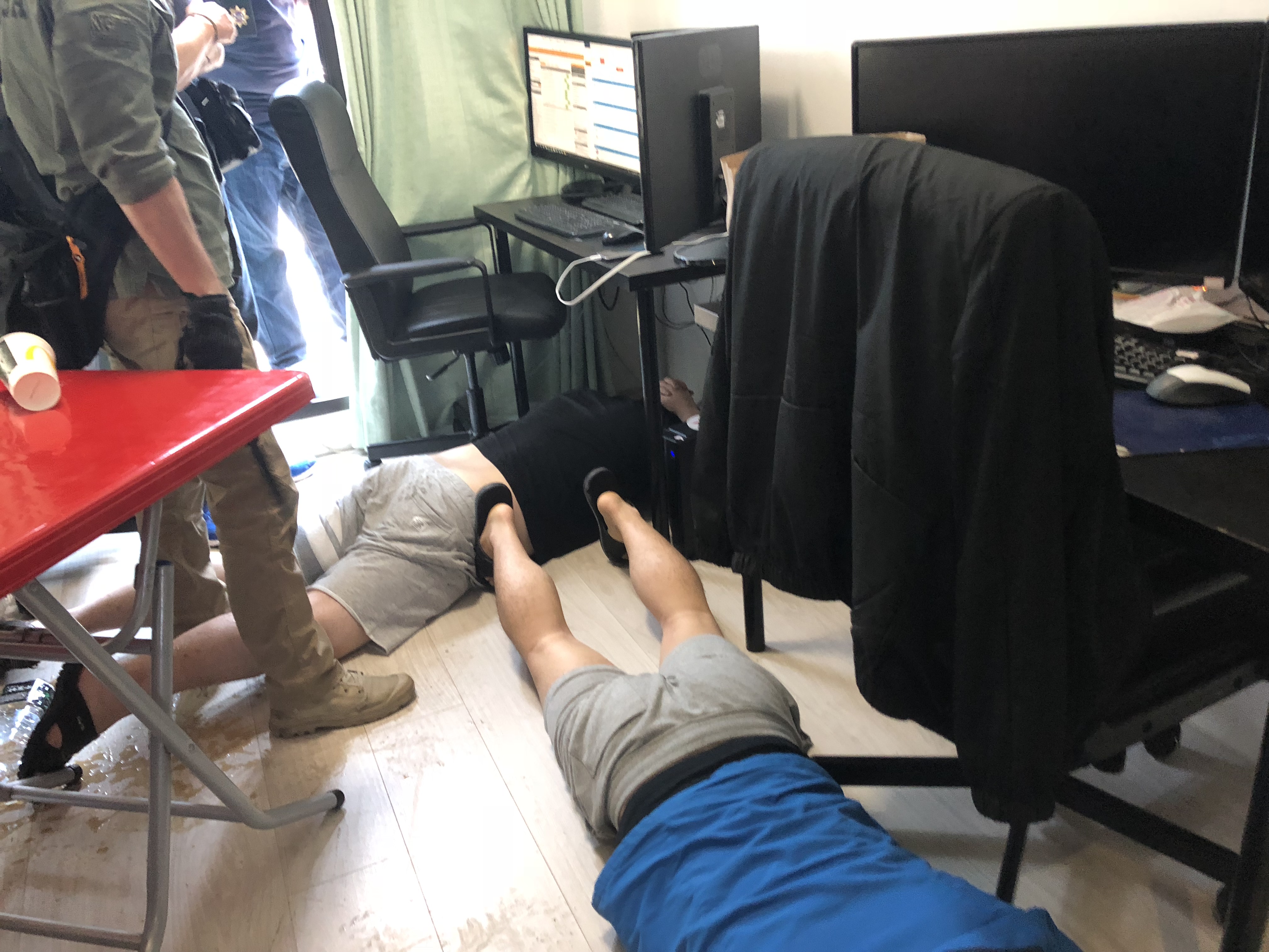 警方在台中破獲一處由韓國人架設的賭博機房。（刑事局提供）