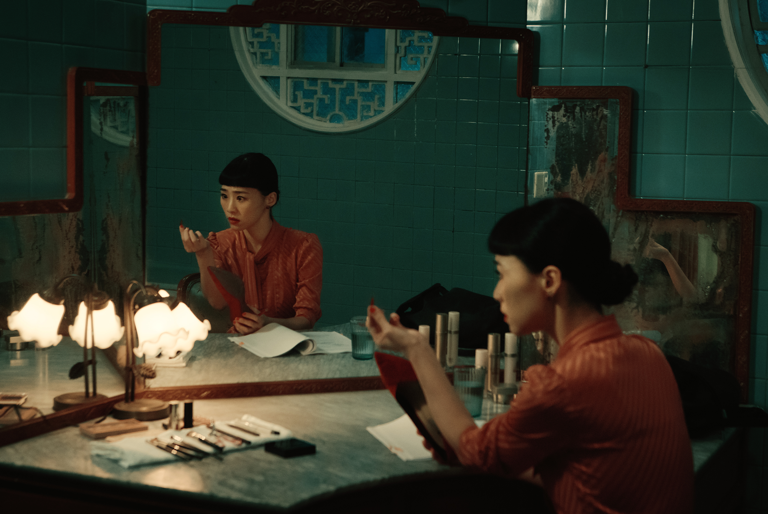 《灼人秘密》描述懷抱演員夢的吳可熙在一次試鏡後陷入恐怖、驚悚情緒,她不僅擔任女主角,也身兼編劇之一。(岸上影像提供)