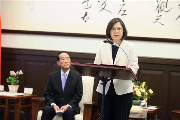 總統蔡英文希望宋自己出來對社會說清楚，「如果他對一國二制抱持肯定，我們會請他離任。」（總統府提供）