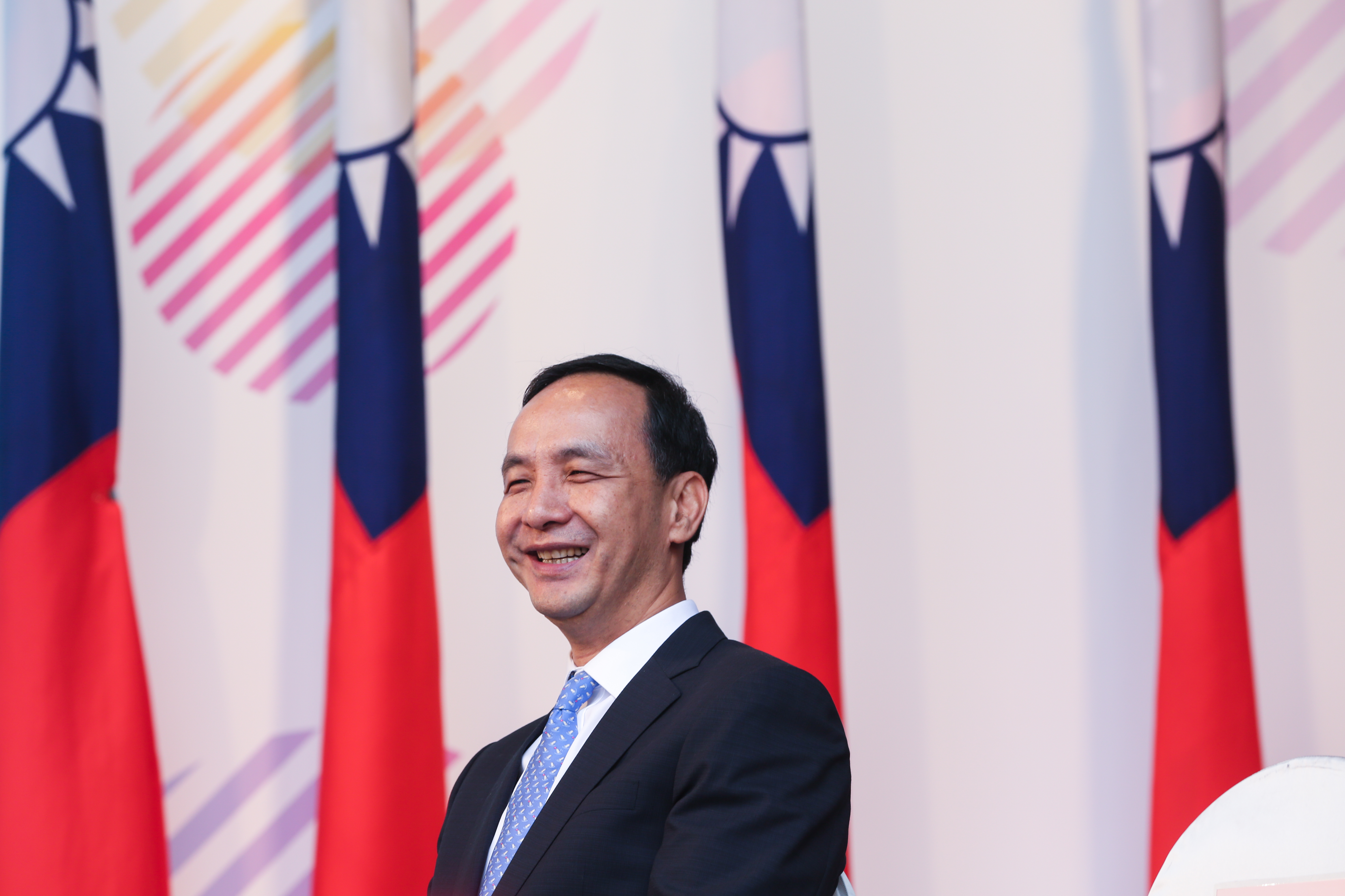 朱立倫於勞動節突然關閉臉書，今重新開放時表示是體恤小編的辛苦。