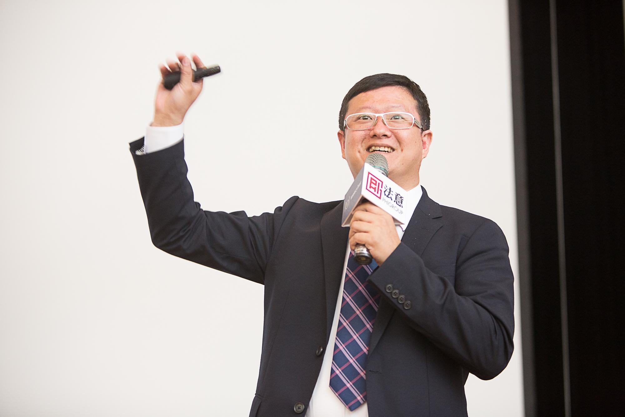 李柏鋒經常在各大財經網站、開課分享投資觀念。(李柏鋒提供)