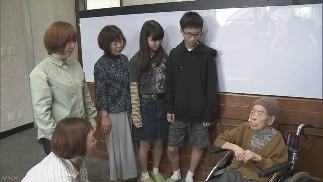 上田老太太經歷生平第5個日皇年號，她希望子孫們像平成時代那樣，經常來探望。（翻攝自NHK）