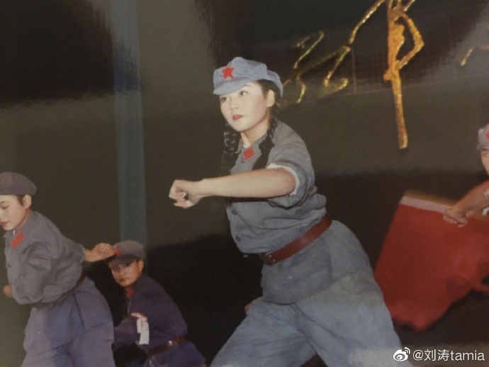 劉濤自曝儘管曾胖到73公斤，但當時照樣能跳一字馬。（翻攝自劉濤微博）