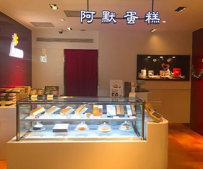 阿默蛋糕的高含金量,不少百貨通路爭相邀約設櫃,圖為新光三越A8門市。(翻攝阿默蛋糕官網)