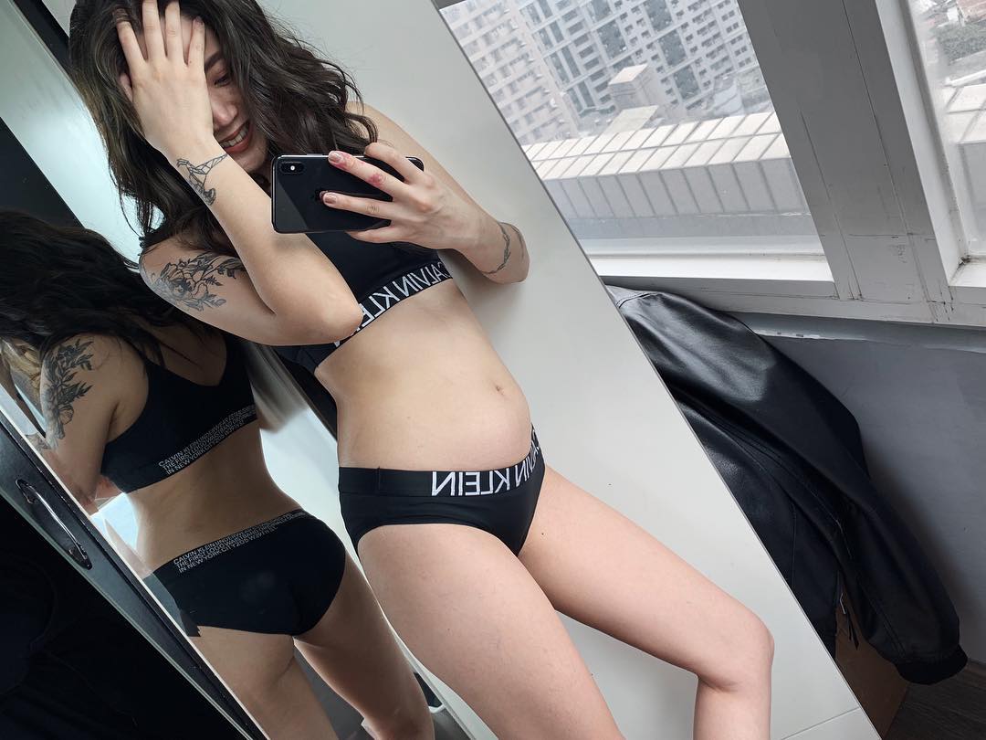 陳艾琳曬出懷孕的身材，仍舊曲線迷人。（翻攝自陳艾琳IG）