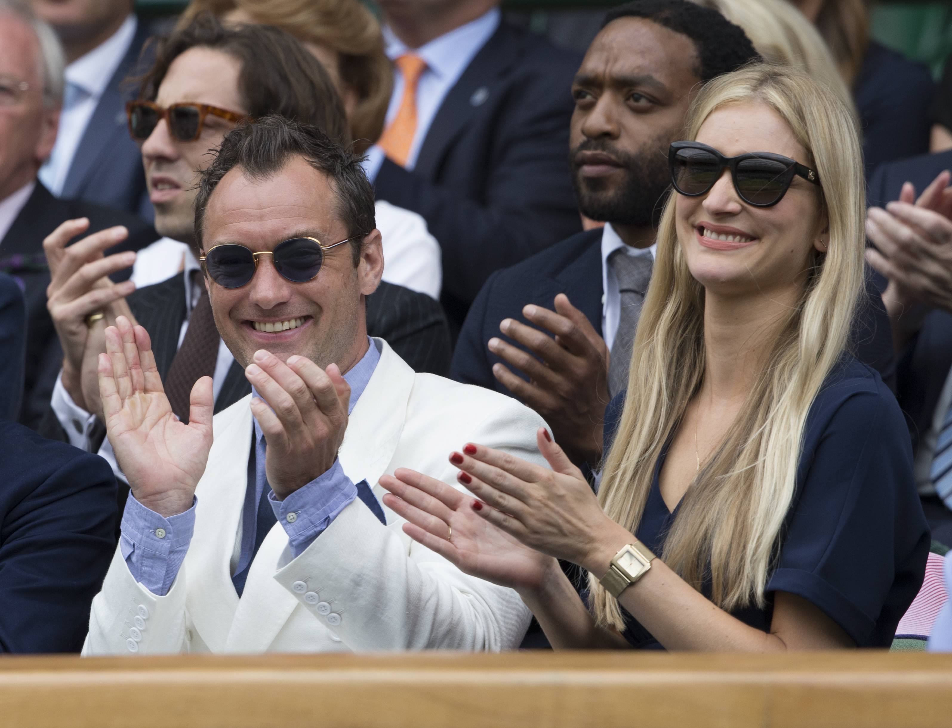 裘德洛今和心理醫生女友低調完婚。（東方IC）