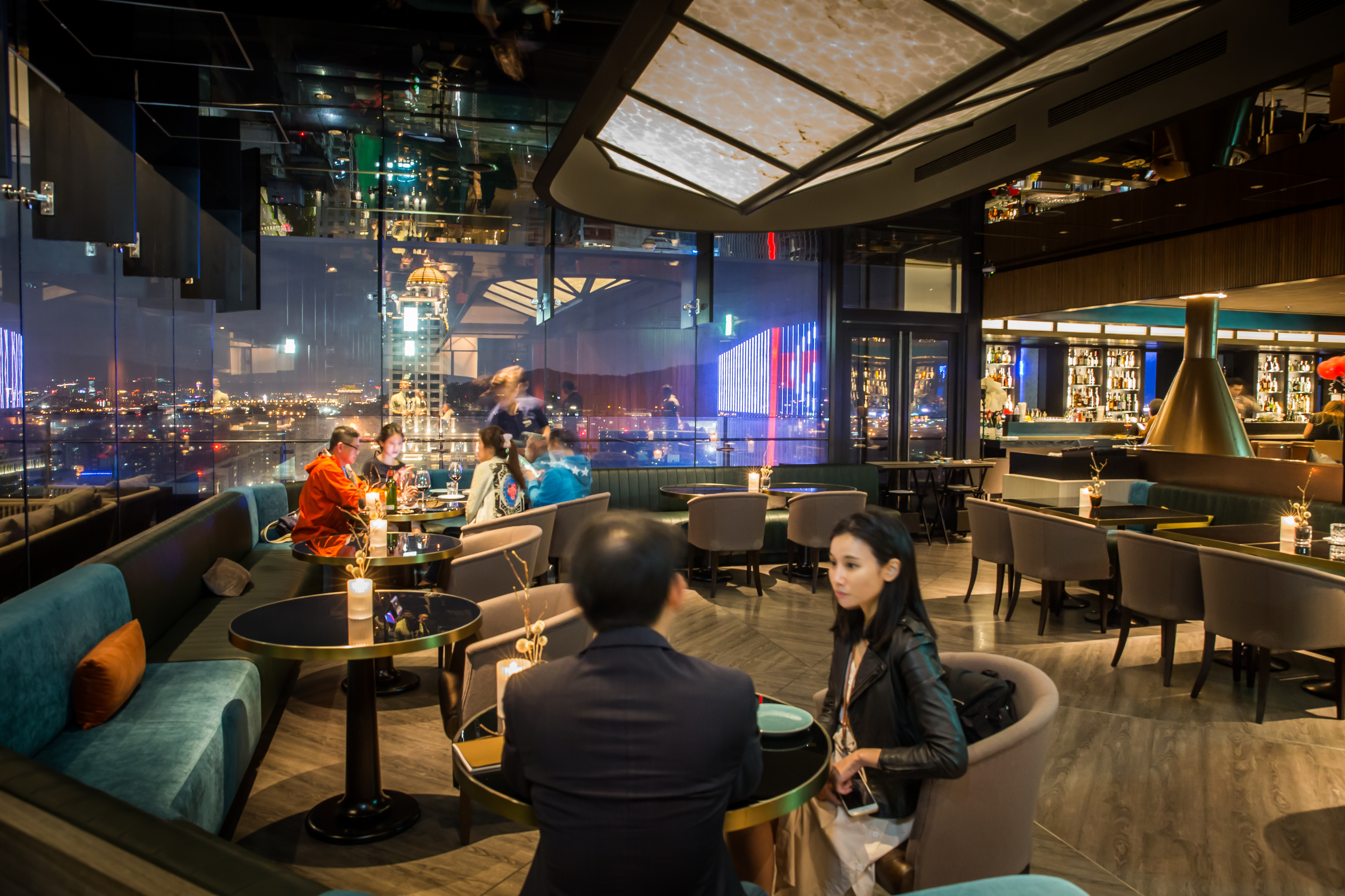 套裝行程中業者常標註飯店可換成「同等級」，但記得先確認名單，了解是否真的同等級。