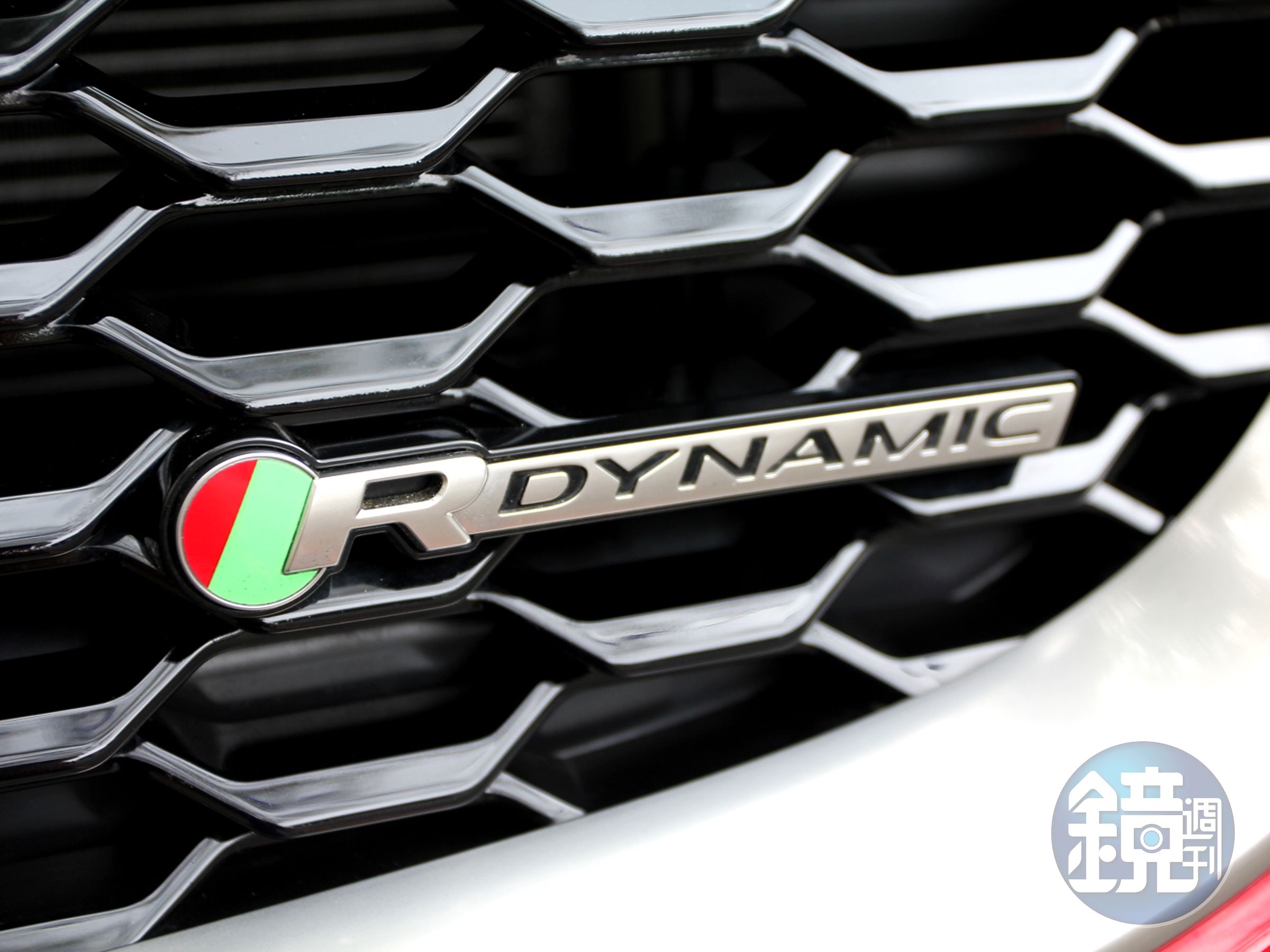 D150 R-Dynamic的運動風格更為鮮明。