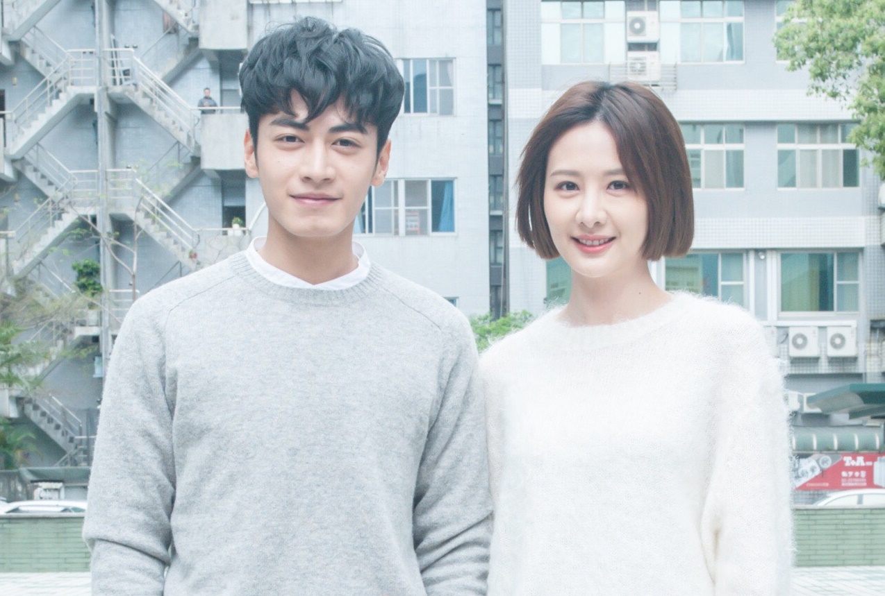 短髮造型的安心亞和宋柏緯首度合作，組合新鮮。（歐銻銻娛樂提供）