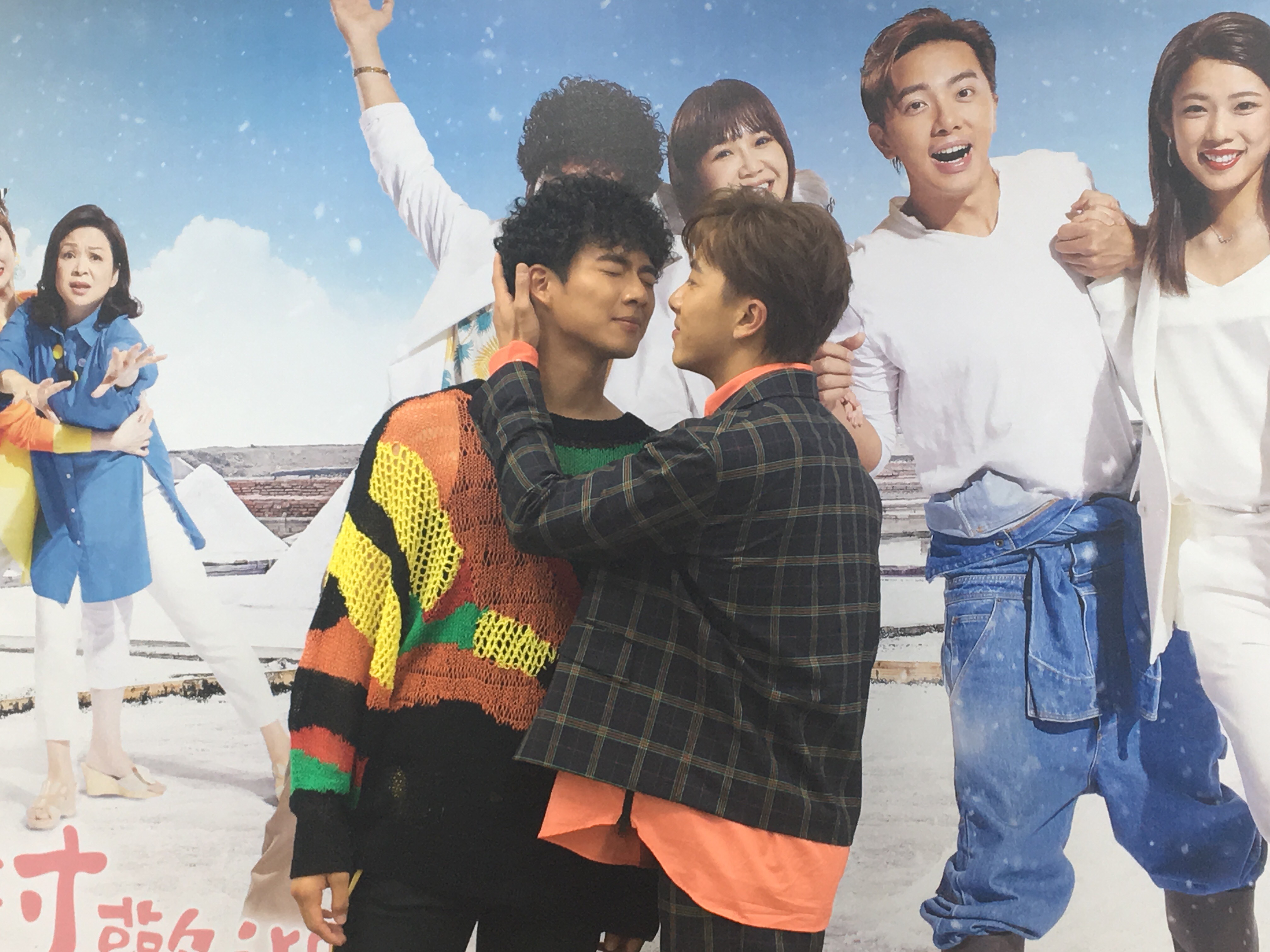 坤達（右）與吳念軒現場示範借位吻戲。