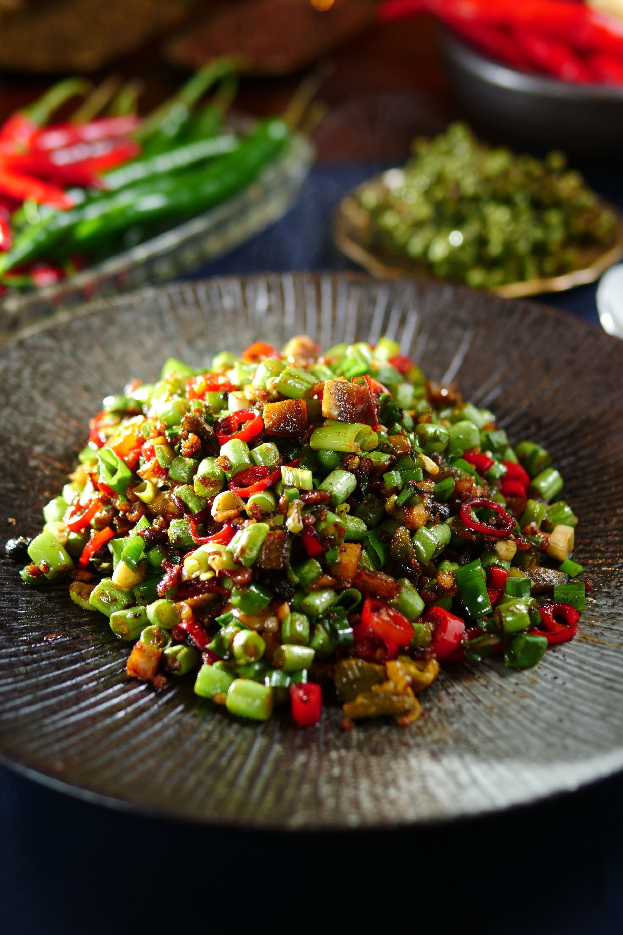 「飯掃光」是蒼蠅頭改版菜，加四季豆讓口感豐富。（280元／份）