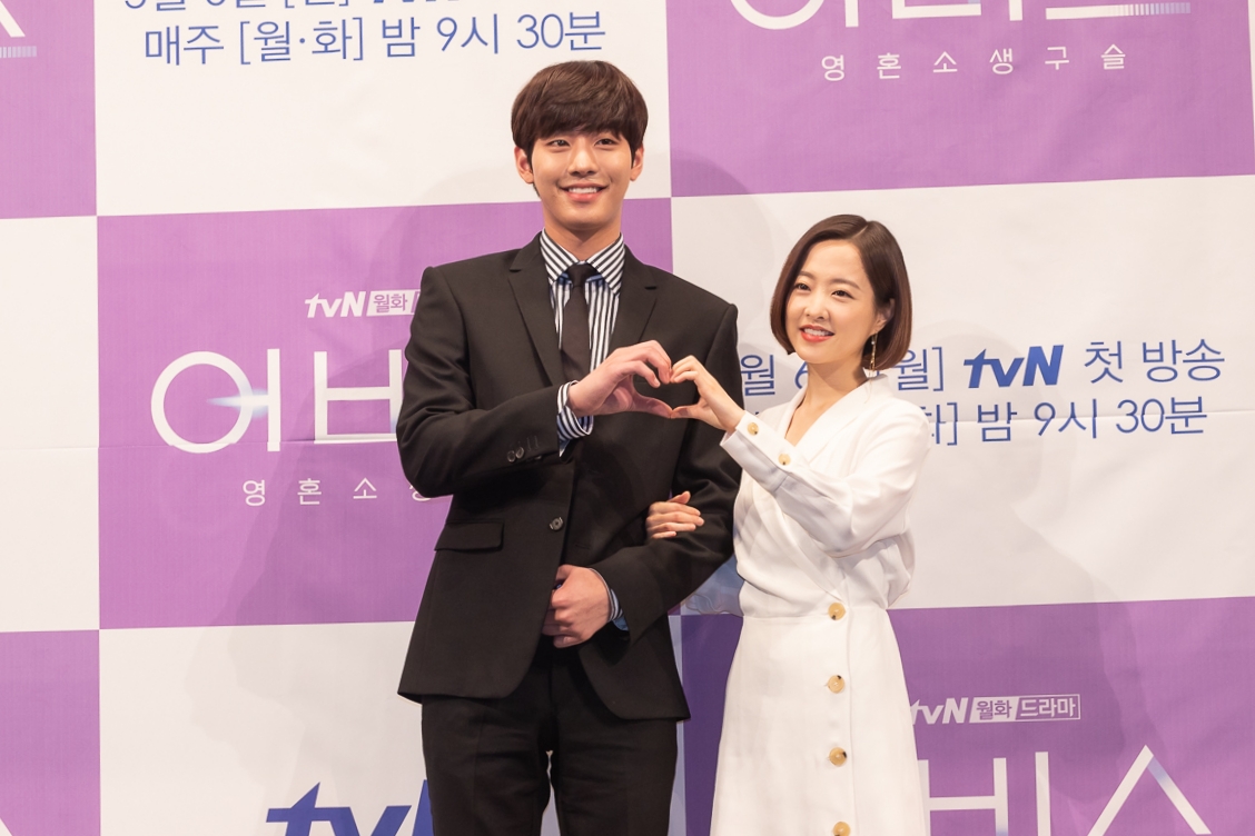 安孝燮和朴寶英出席《深淵》新劇發表會。（Netflix提供）