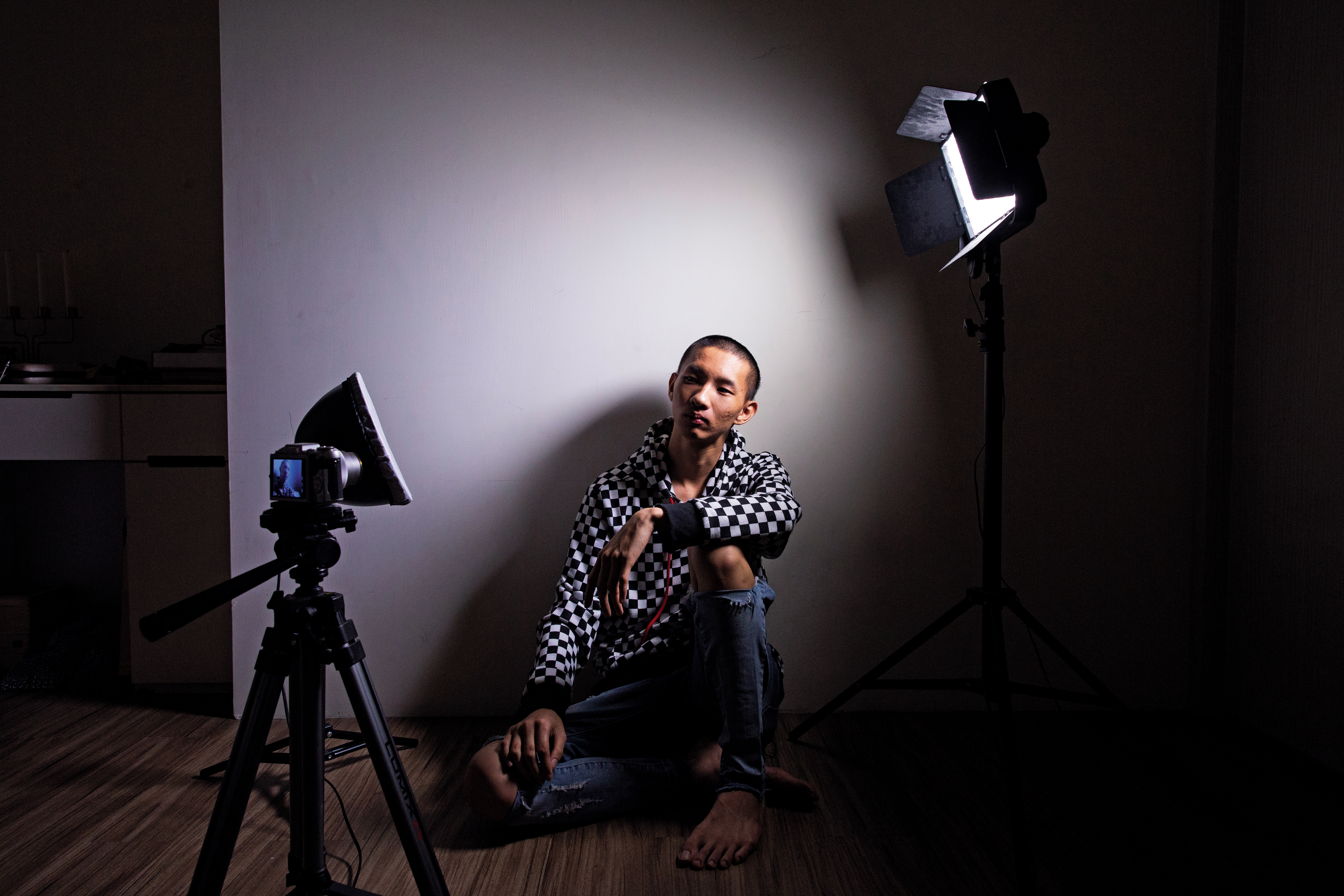 小玉私下和螢幕上的個性截然不同。他自承有一個「工作用的小玉人格」，要工作了，就上來。激烈的人格轉換，或許也造成情緒上維持穩定的困難。