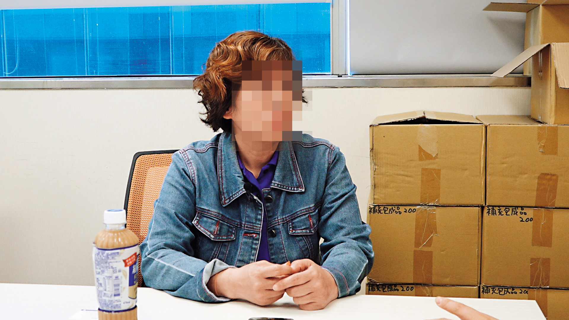 本是護理師的曉鈴自從調任澎湖醫院總務主任後，日子過得苦不堪言。