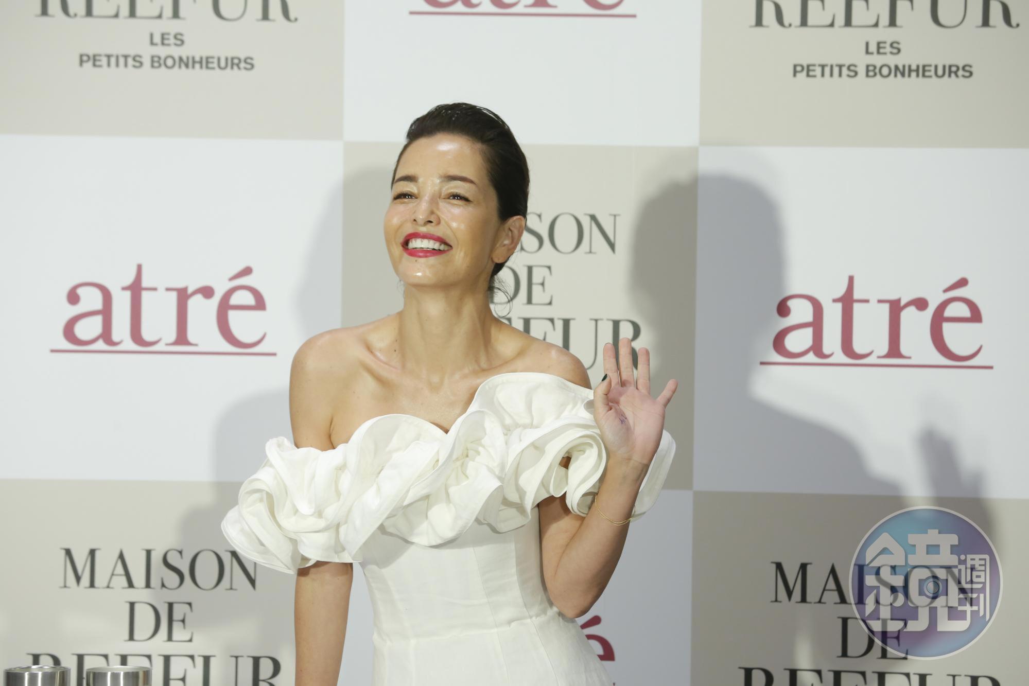 日本時尚名模梨花為品牌「Maison de Reefur」出席粉絲見面會。