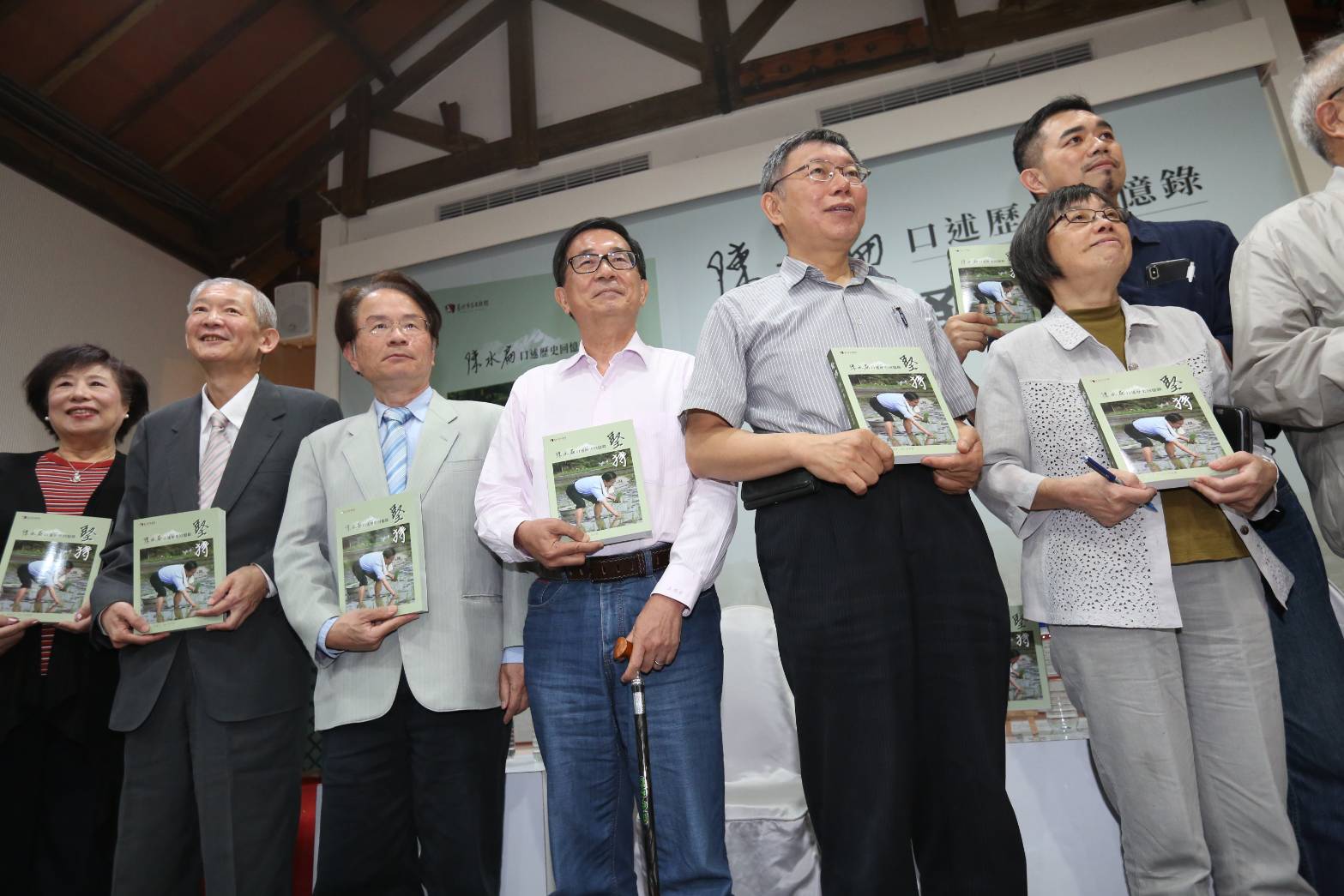 扁回憶,他拿到資料後,陣營內部分兩派,一派主張要曝光,但他個人非常保留。