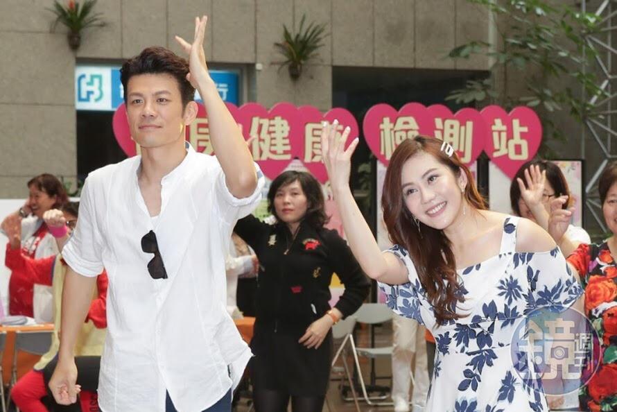 王宇婕與陳志強共同出席母親節活動大跳健康舞。