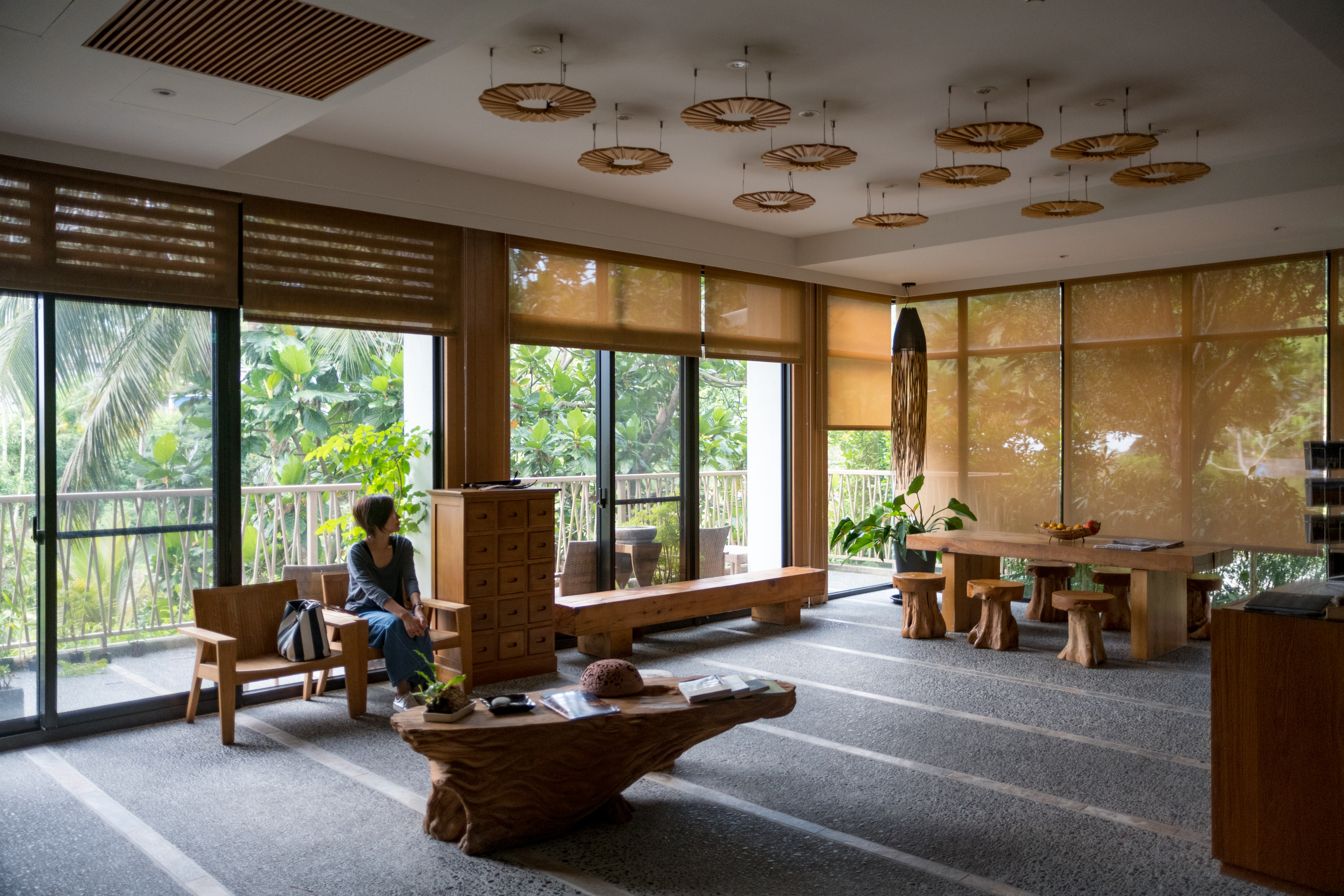 Sinasera24坐落在台東長濱南竹湖部落的「畫日風尚」會館，樓上即可住宿。