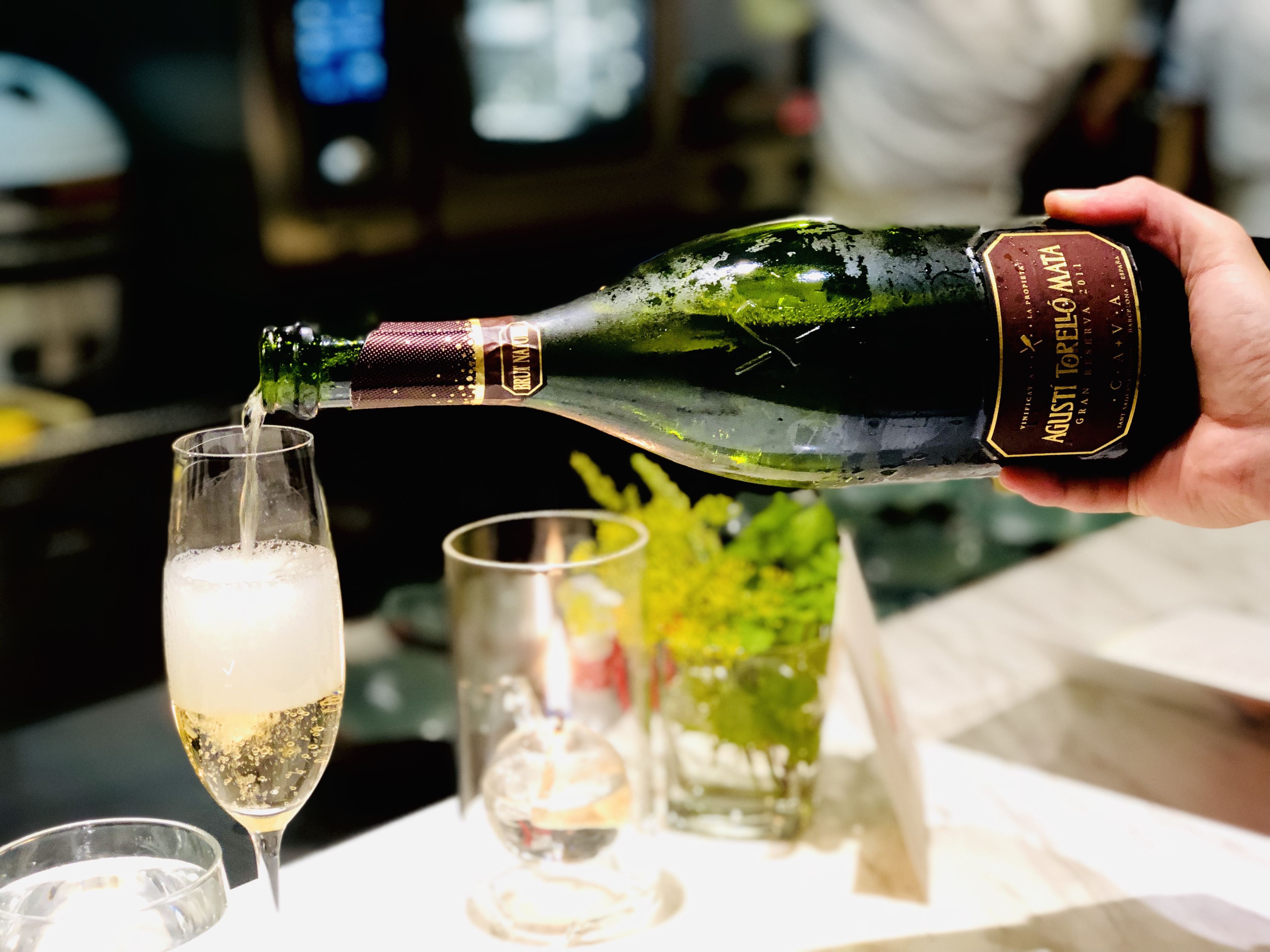 開胃菜的搭餐酒是西班牙的cava氣泡酒。