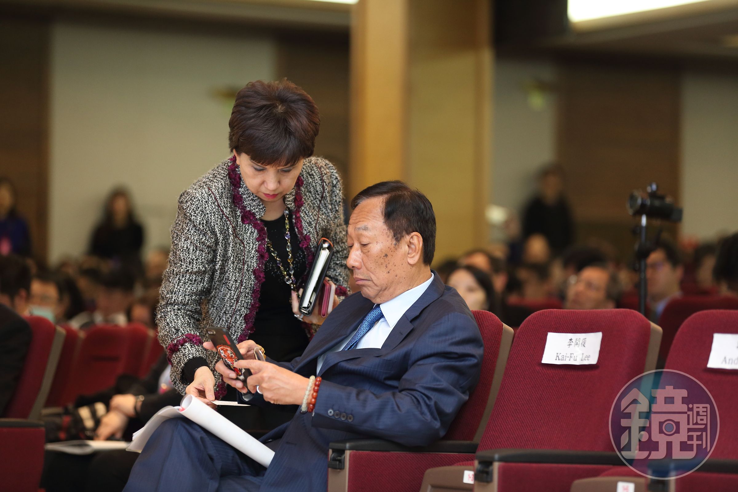郭台銘積極投入2020選戰，近日外傳將由「錢媽媽」黃秋蓮接任鴻海董事長。