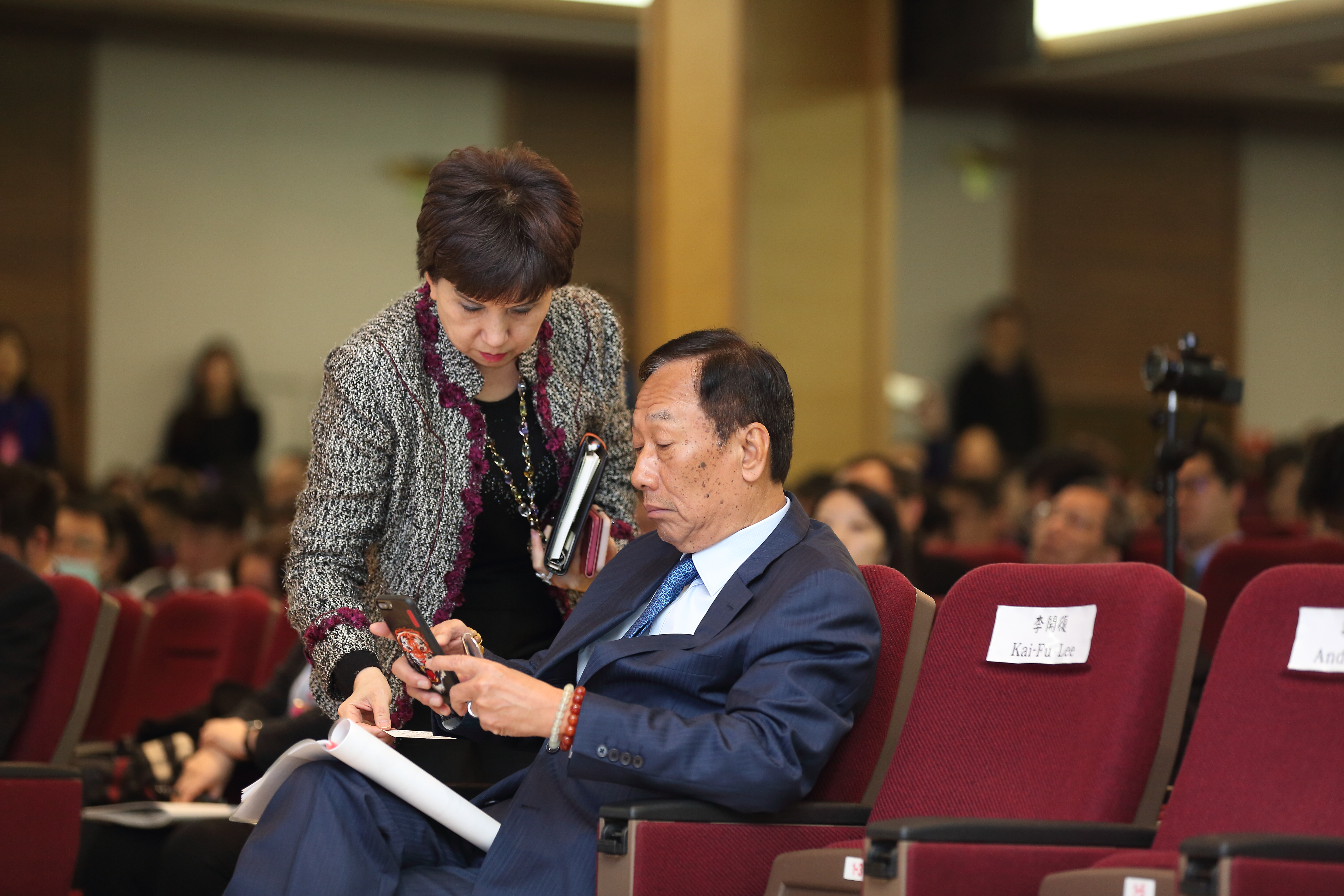 郭台銘積極投入2020選戰，近日外傳將由「錢媽媽」黃秋蓮接任鴻海董事長。